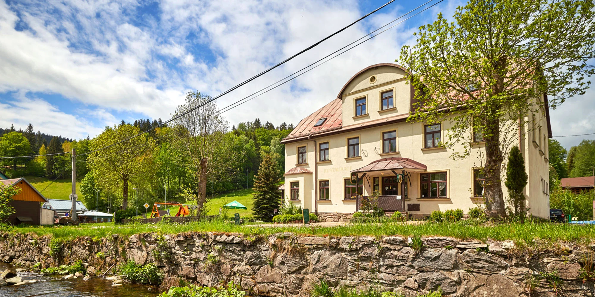 Krkonoše: horský penzion se snídaní či polopenzí