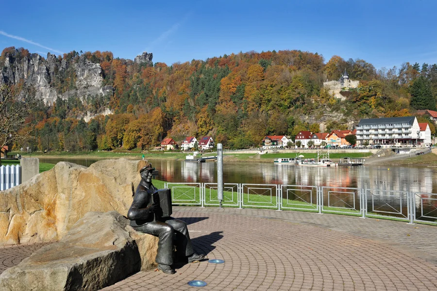 Dárkový lodní lístek na plavbu do Kurort Rathen s obědem, večeří a živou hudbou