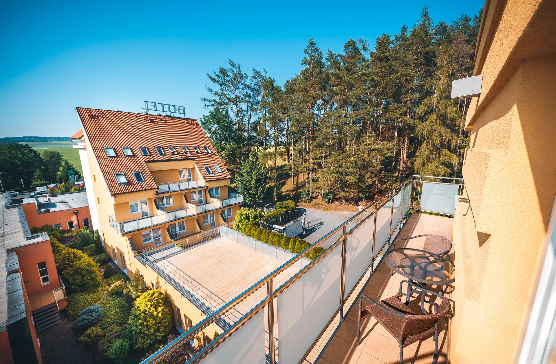 Pobyt v Posázaví: strava, veřejné i privátní wellness, plný minibar i večeře při svíčkách