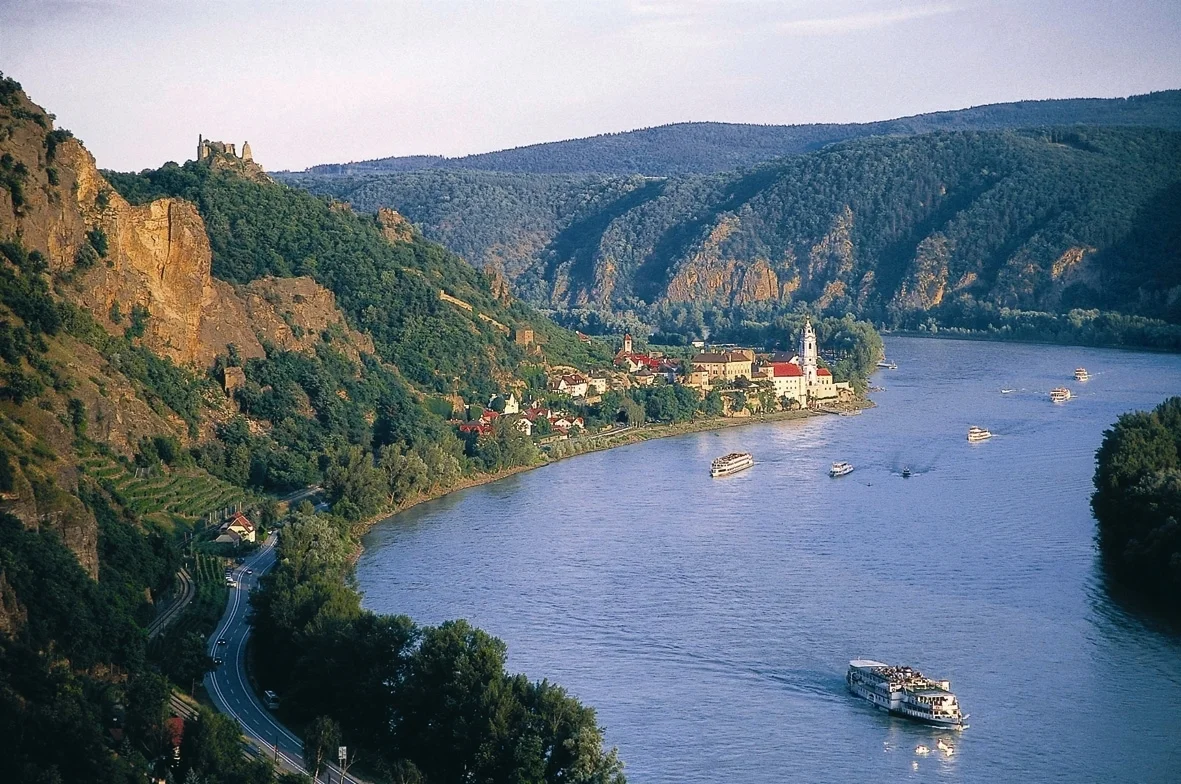 Autobusový zájezd do údolí Wachau a plavba po Dunaji do Melku
