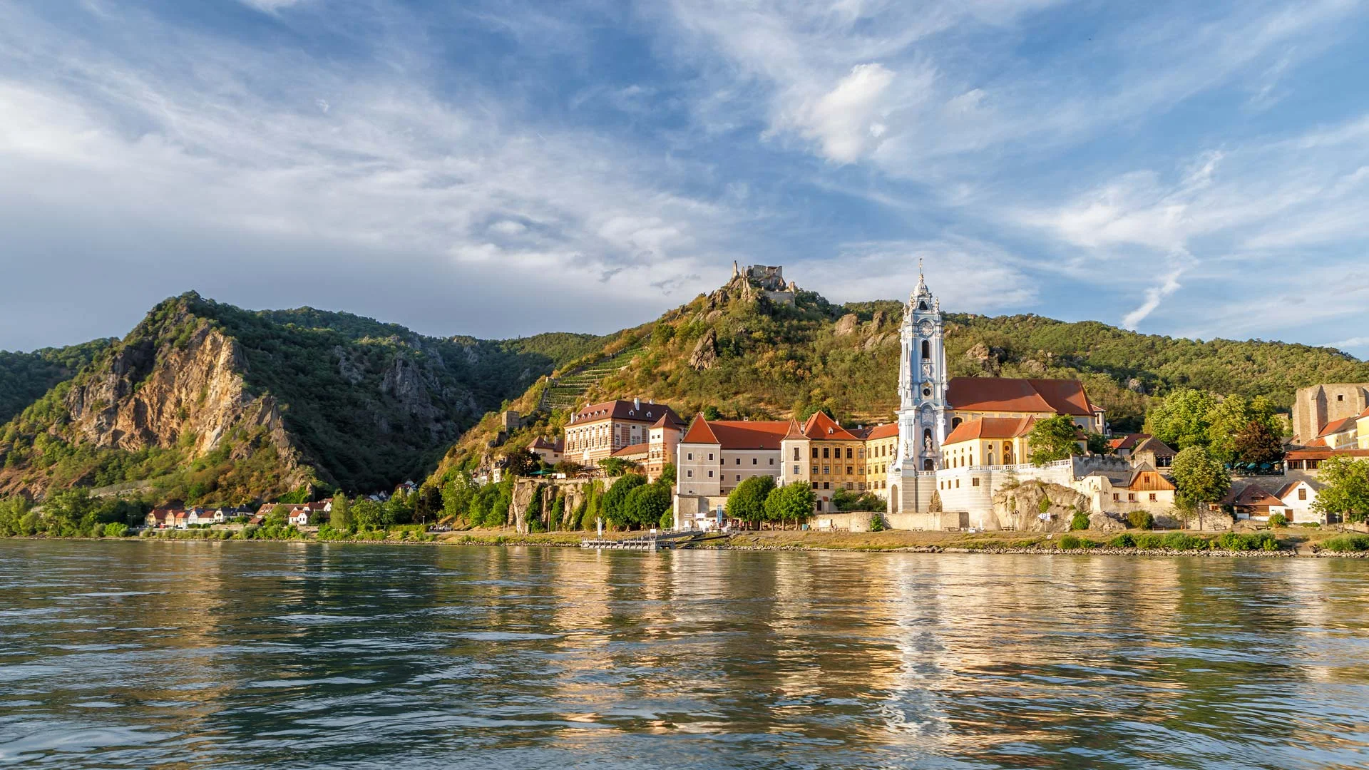 Autobusový zájezd do údolí Wachau a plavba po Dunaji do Melku