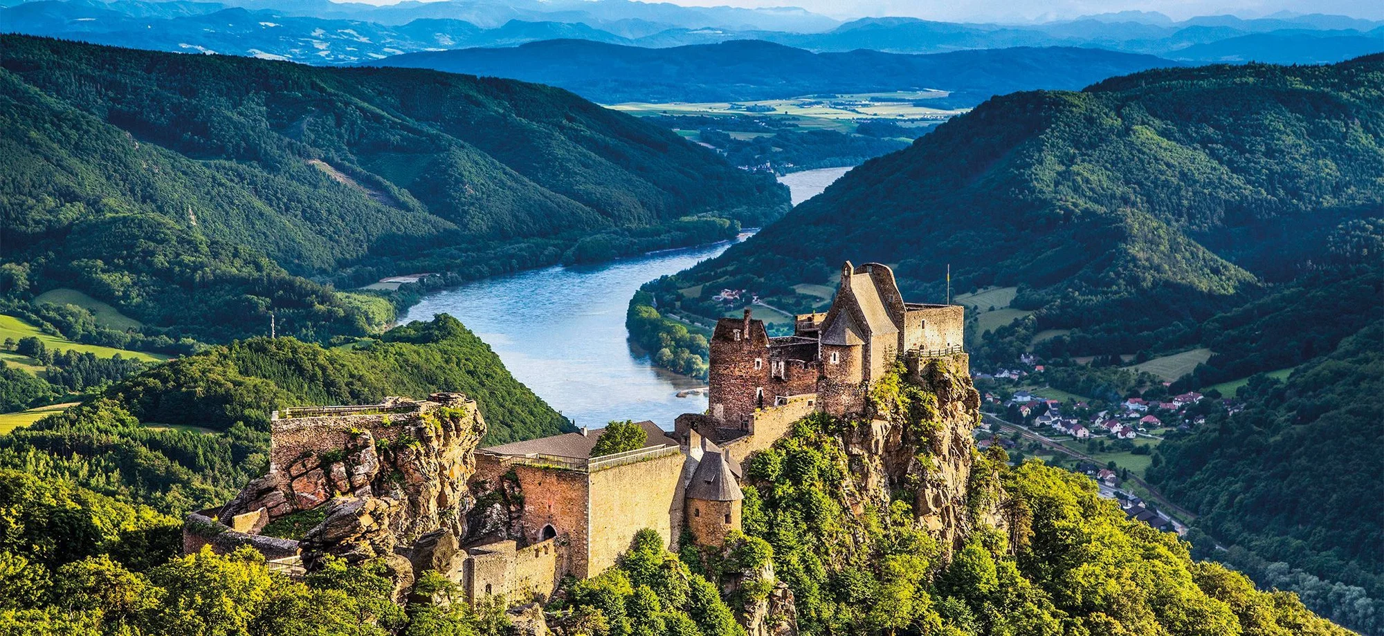 Autobusový zájezd do údolí Wachau a plavba po Dunaji do Melku