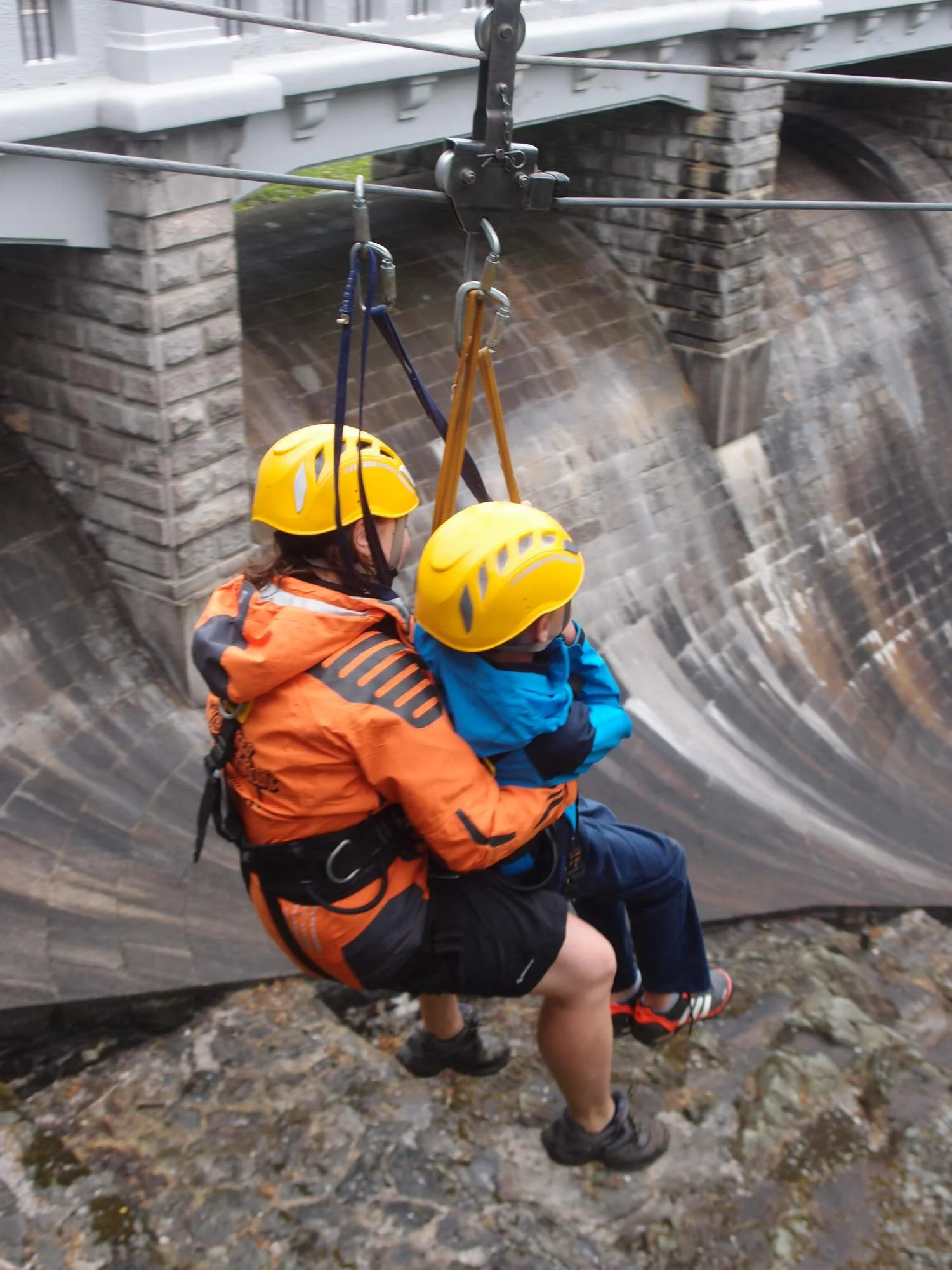 Adrenalinové zážitky: zip line u Labské přehrady i projížďka na koloběžkách