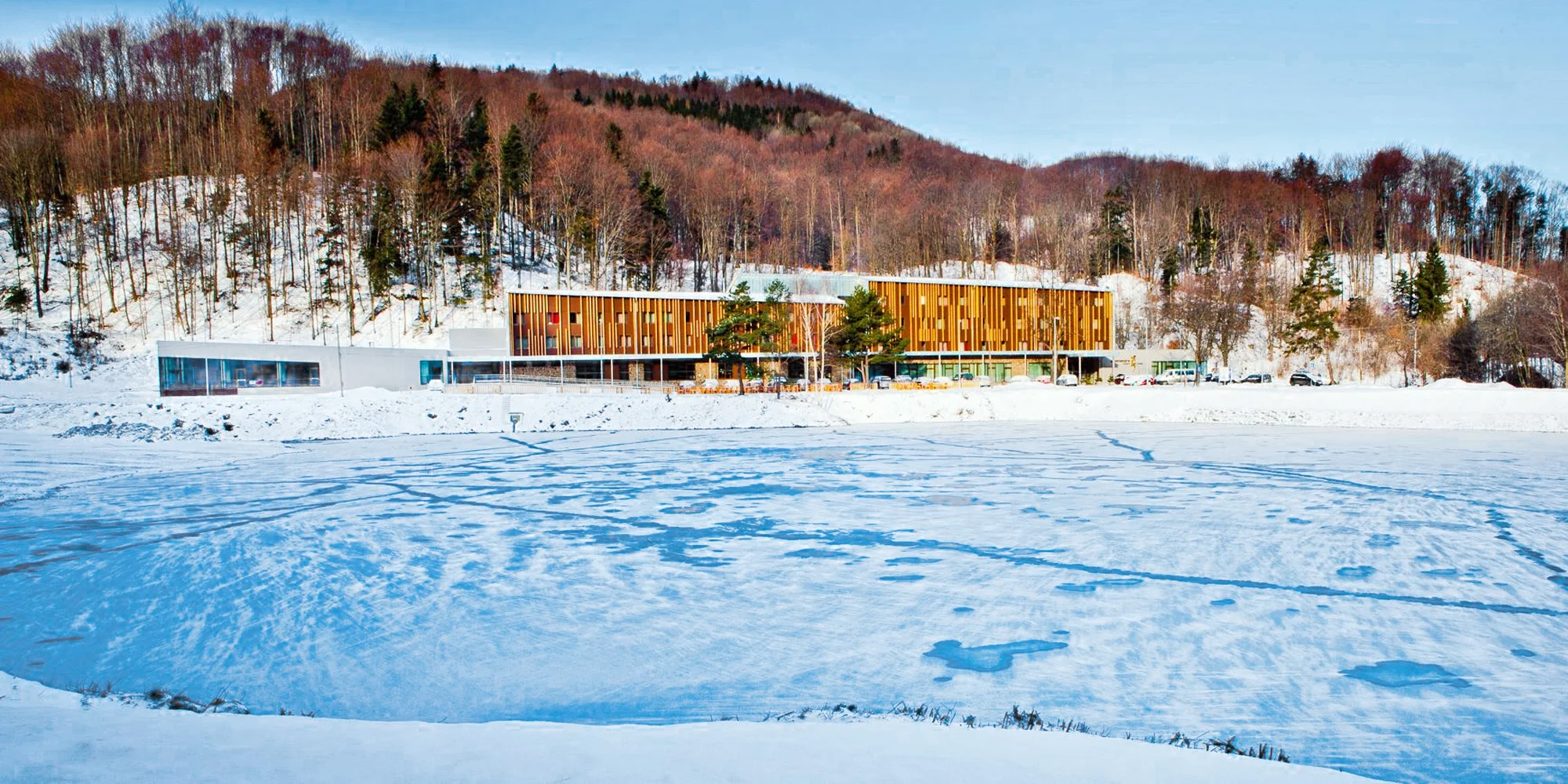 4* hotel s polopenzí i wellness: vlastní sjezdovka i rybník