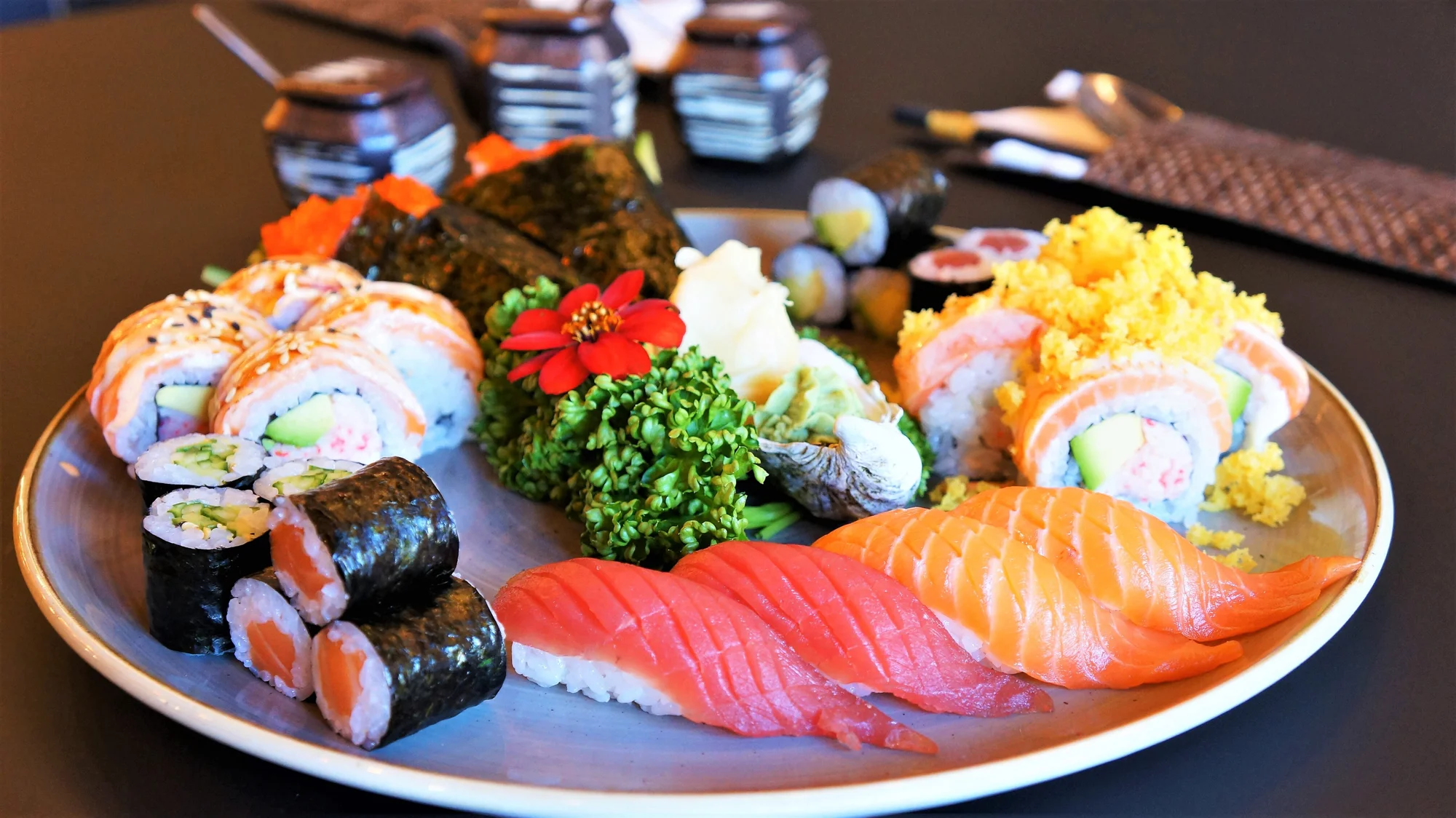 Set 26, 43 nebo 63 ks sushi s avokádem, lososem, tuňákem i okurkou