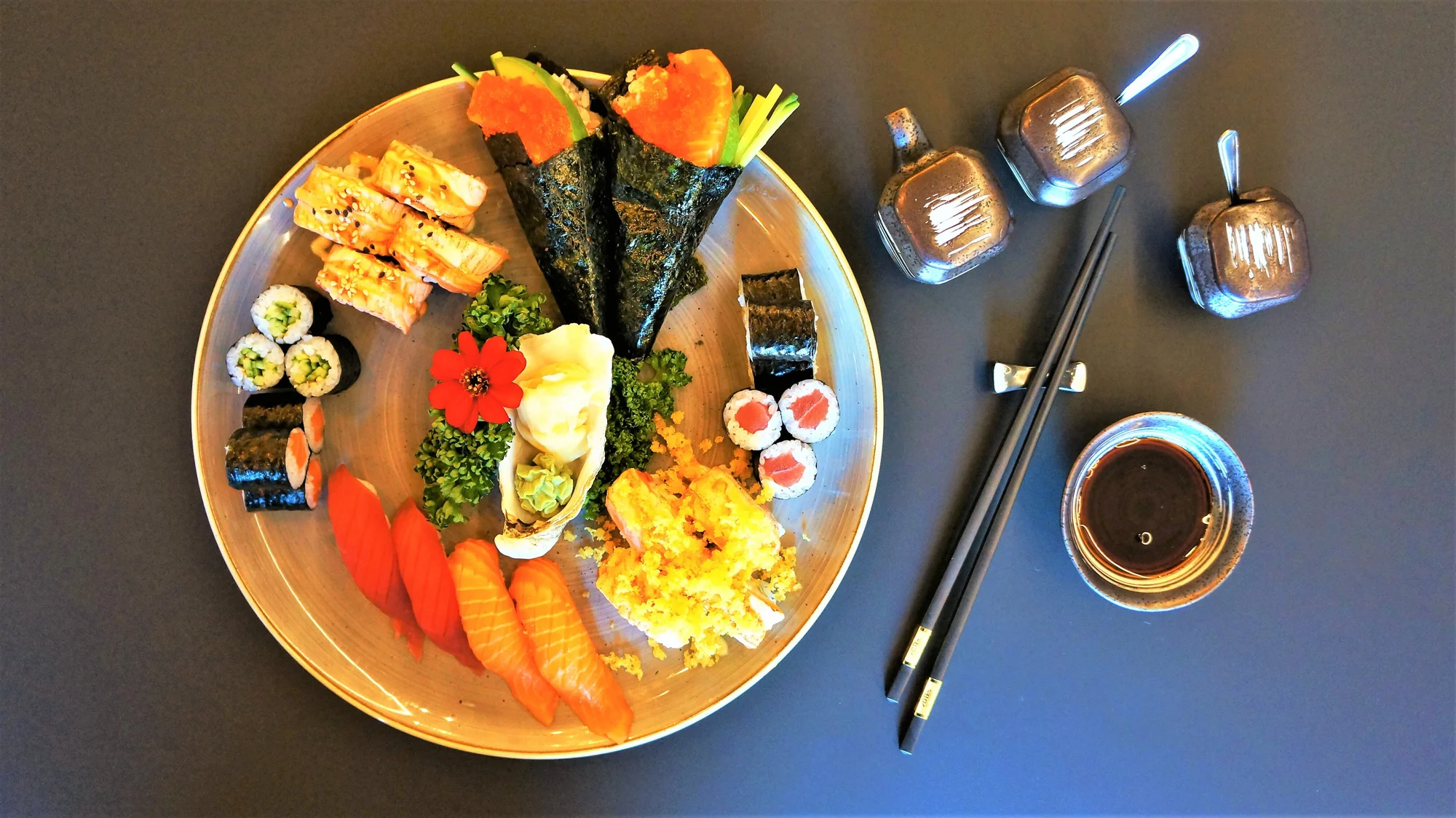 Set 26, 43 nebo 63 ks sushi s avokádem, lososem, tuňákem i okurkou