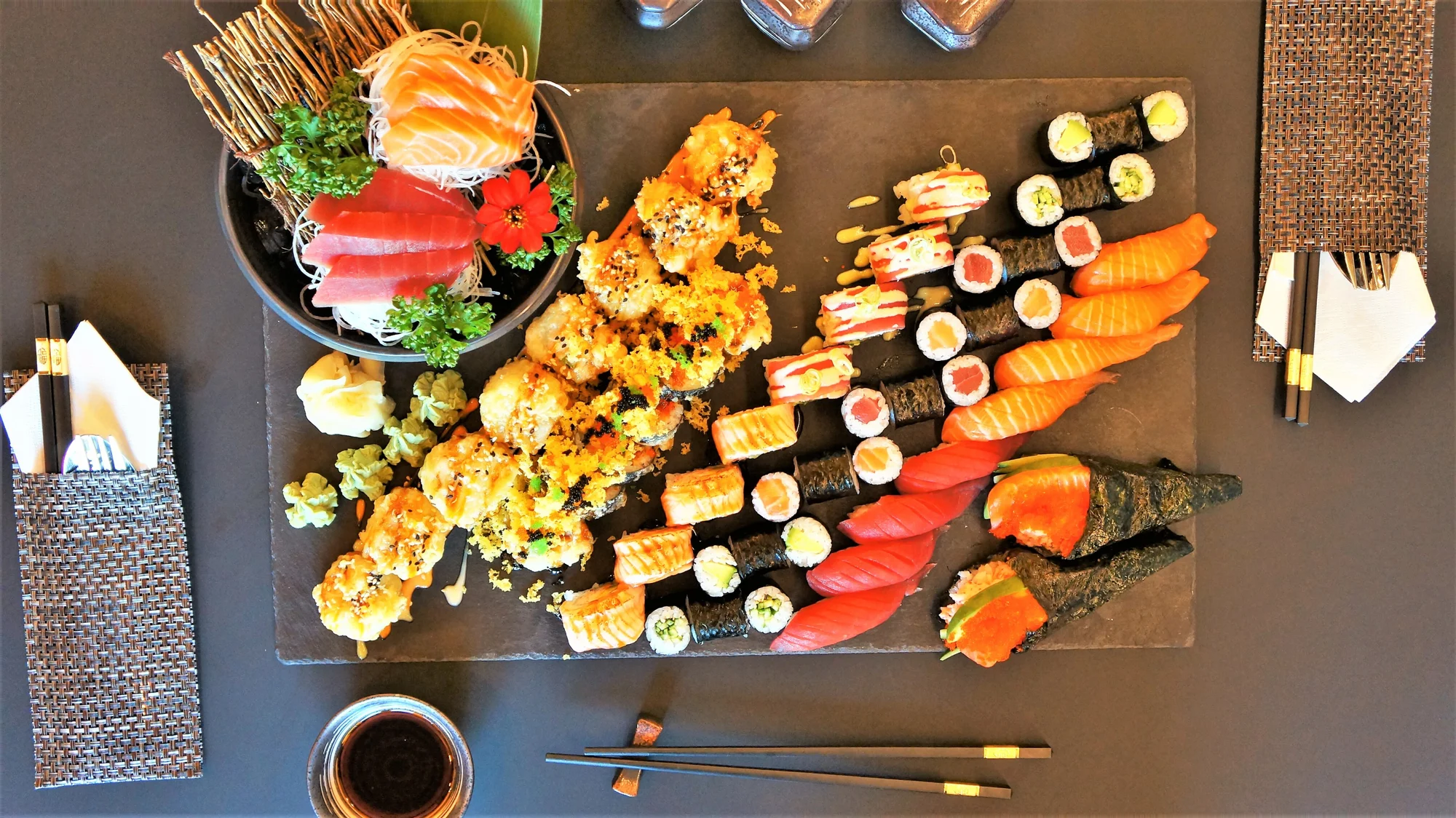 Set 26, 43 nebo 63 ks sushi s avokádem, lososem, tuňákem i okurkou