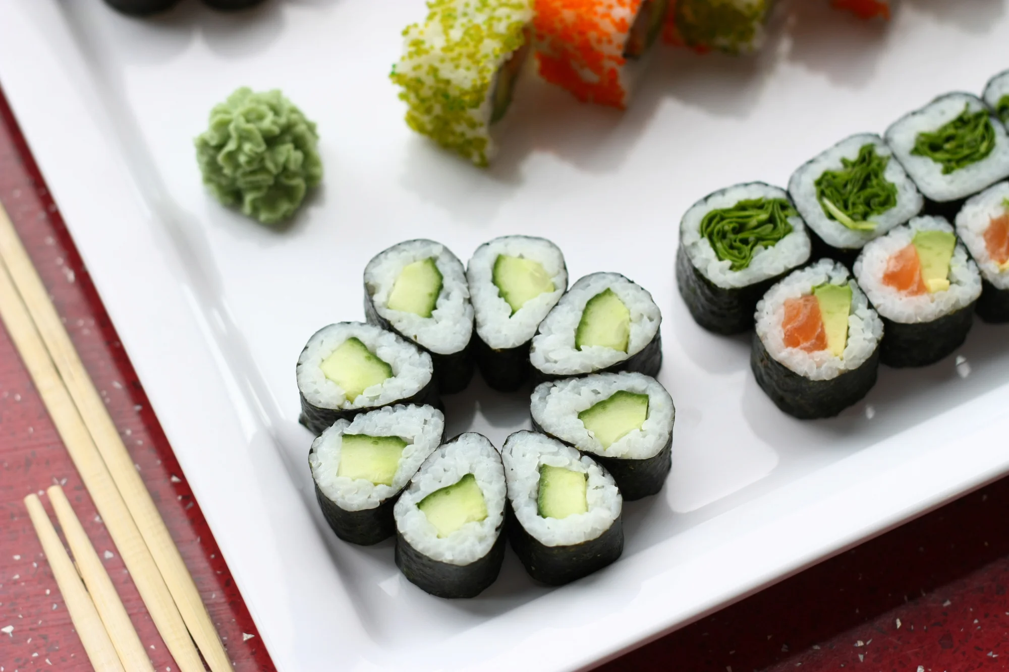 Nechte si naservírovat sushi: 46 nebo 62 ks s lososem, avokádem i tuňákem
