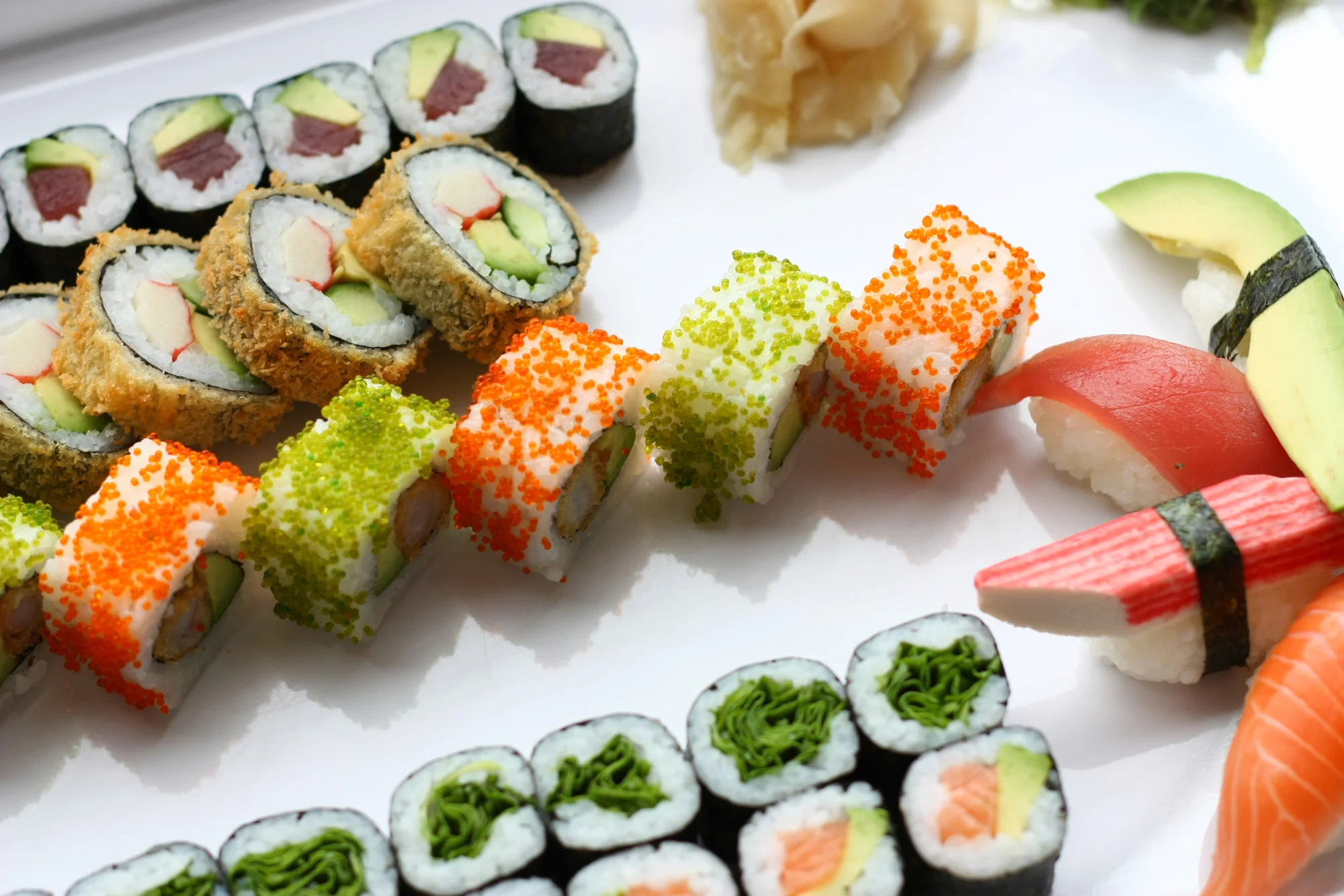 Nechte si naservírovat sushi: 46 nebo 62 ks s lososem, avokádem i tuňákem
