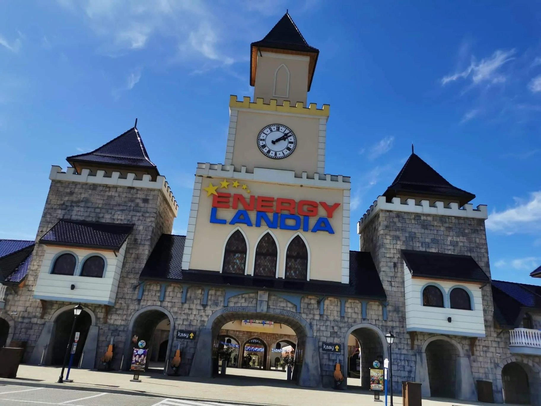 Celodenní výlet do zábavního parku Energylandia: extrémní horské dráhy, kolotoče, show i 7D kino