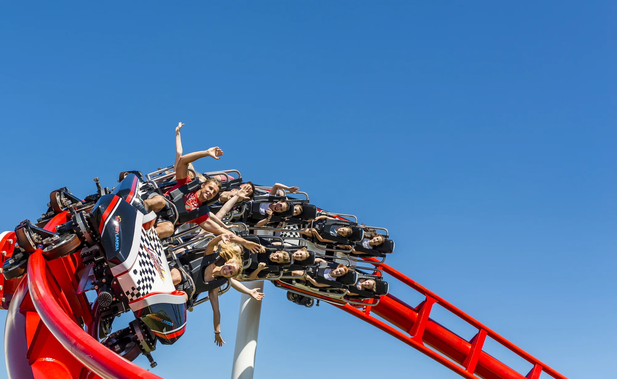 Celodenní výlet do zábavního parku Energylandia: extrémní horské dráhy, kolotoče, show i 7D kino