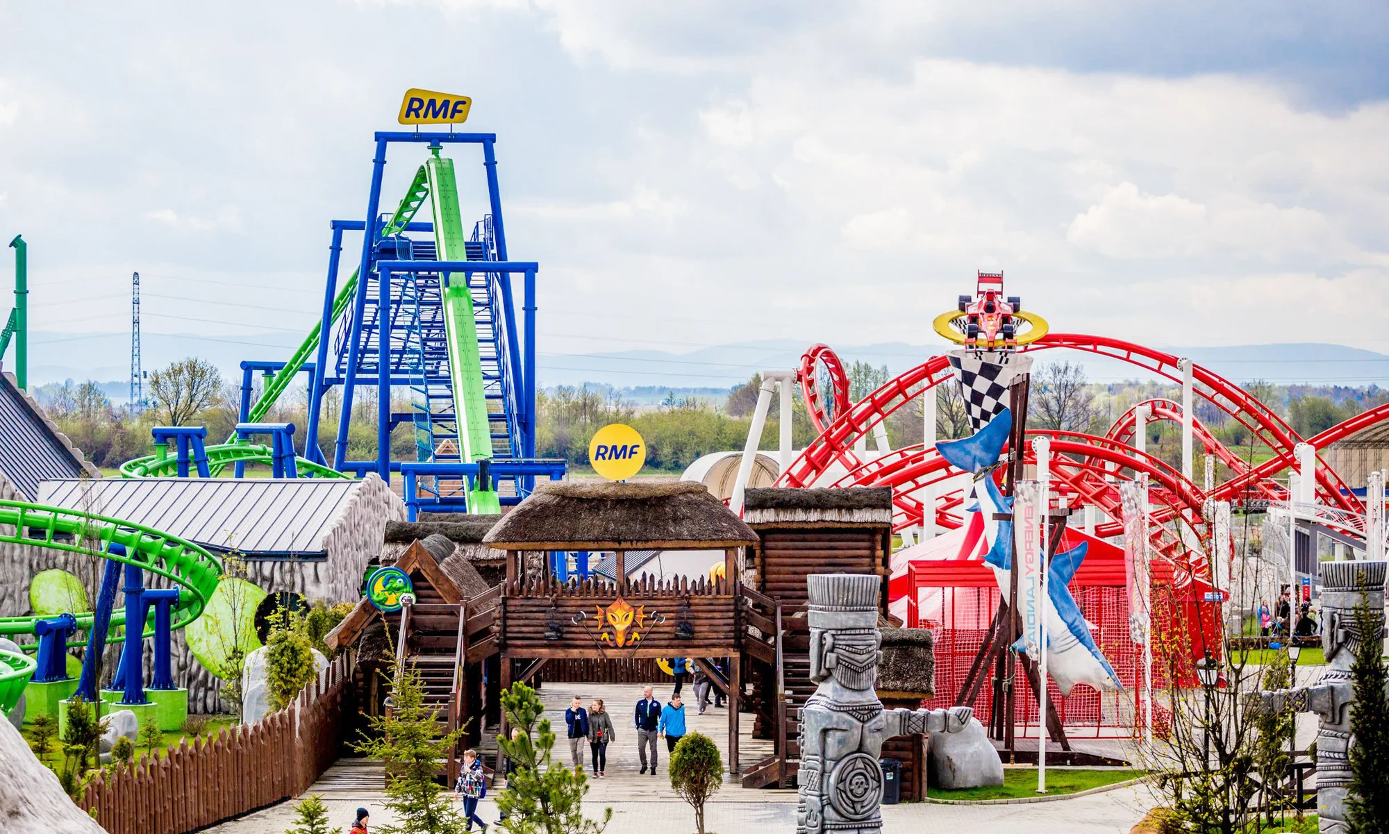 Celodenní výlet do zábavního parku Energylandia: extrémní horské dráhy, kolotoče, show i 7D kino