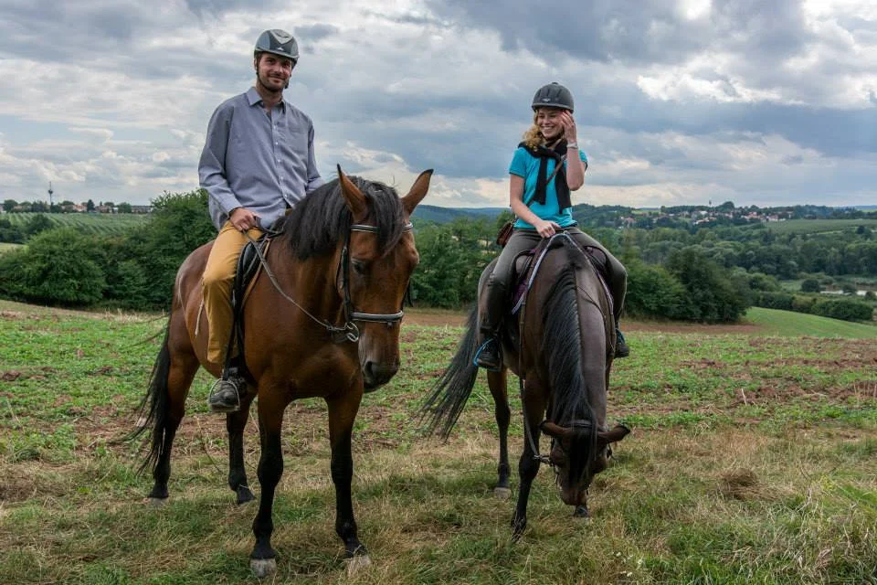 Zážitková vyjížďka na koni s jezdeckou školou Macek pro děti i dospělé