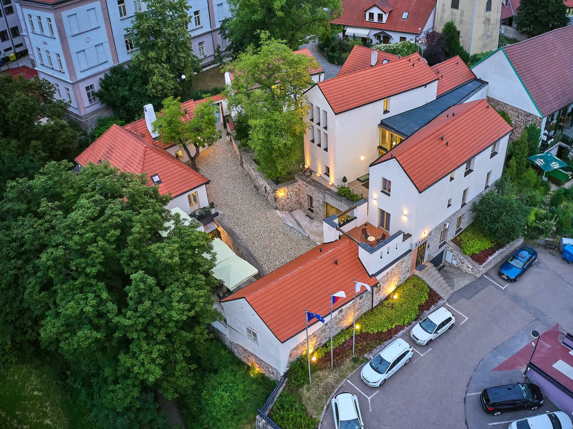 Relax v designovém hotelu v Benešově: snídaně i vstupenky na Konopiště
