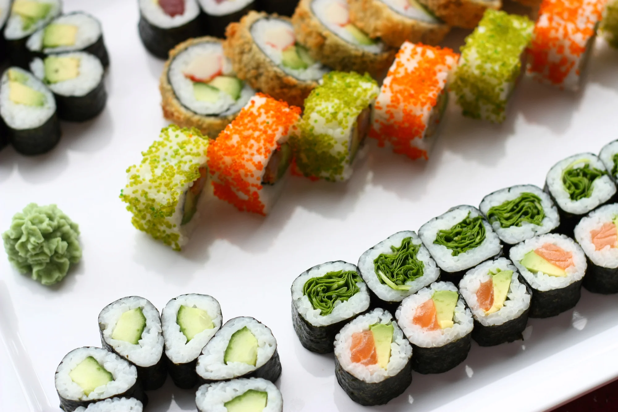 Nechte si naservírovat sushi: 46 nebo 62 ks s lososem, avokádem i tuňákem