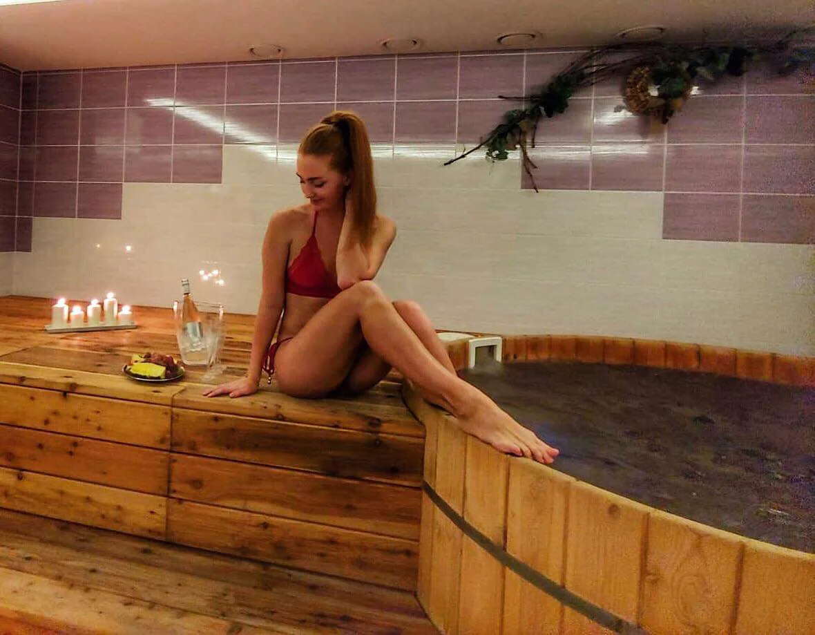 Romantika pro dva: privátní wellness s vířivým sudem a finskou saunou i s možností jídla a šampaňského