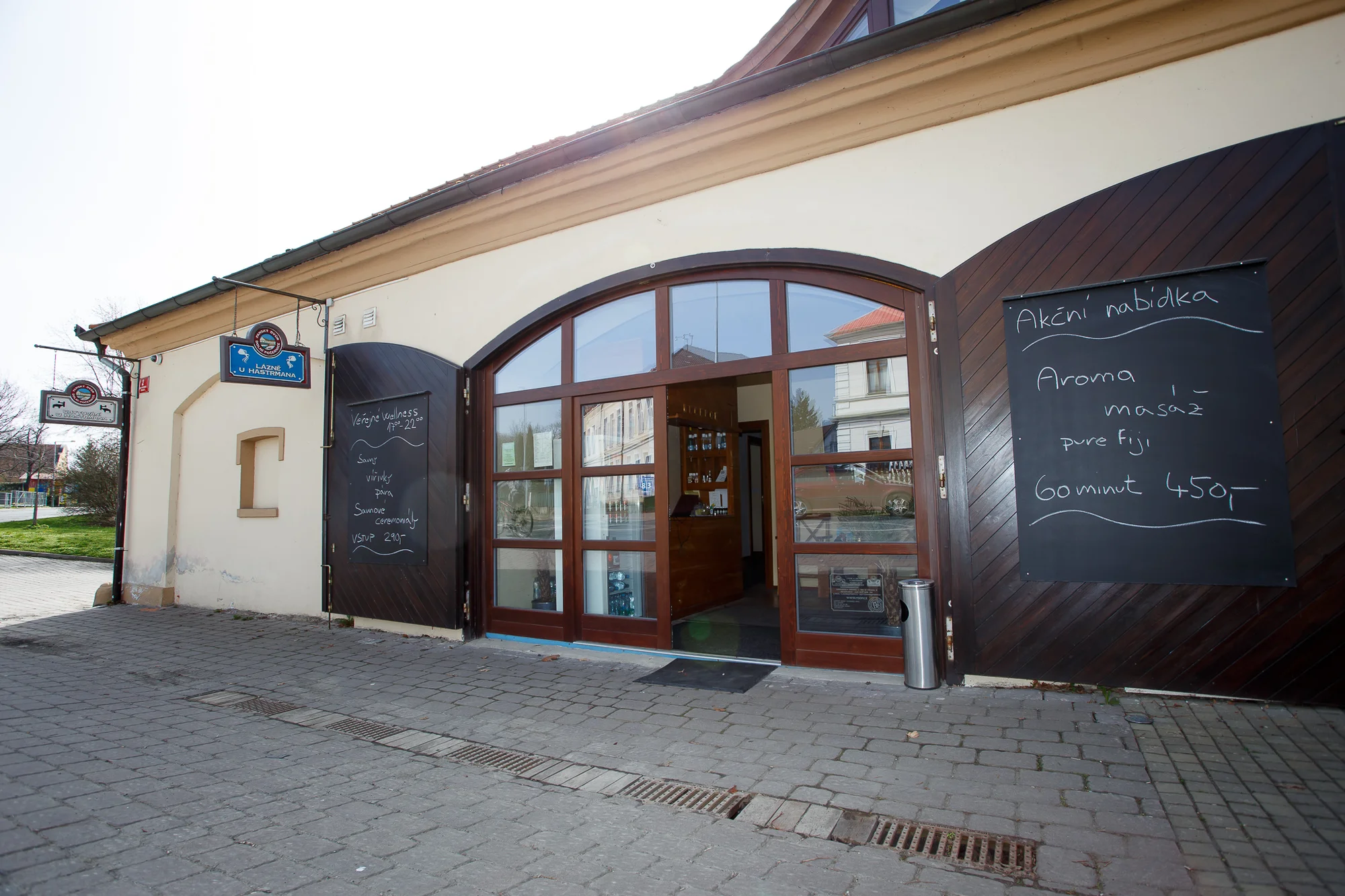 Relaxace pro 2 osoby: pivní, vinná, kokosová či rumová lázeň a nápoj ladící s koupelí