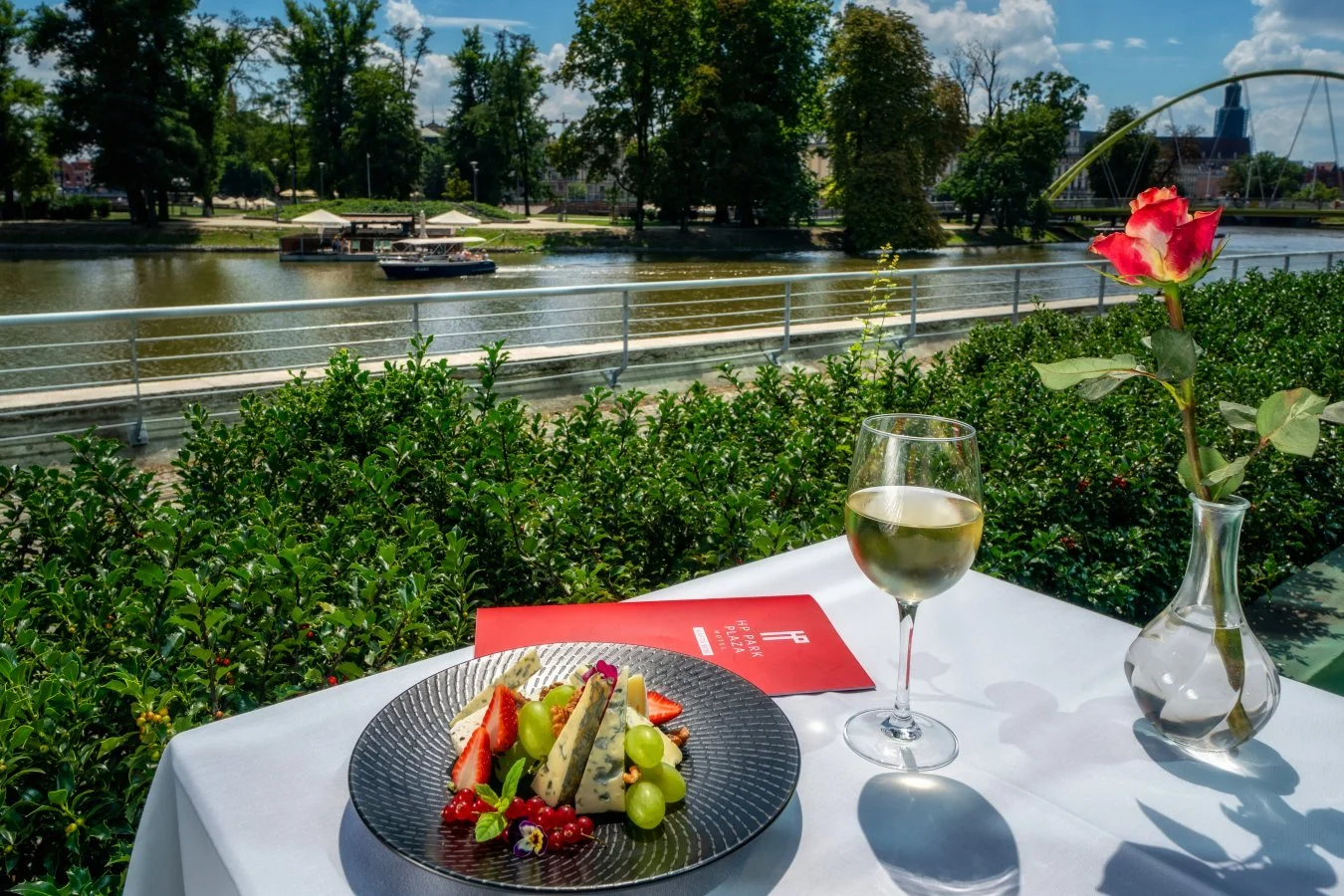 4* pobyt u centra Vratislavi: hotel přímo u Odry, snídaně i sauna, akce 2 děti zdarma