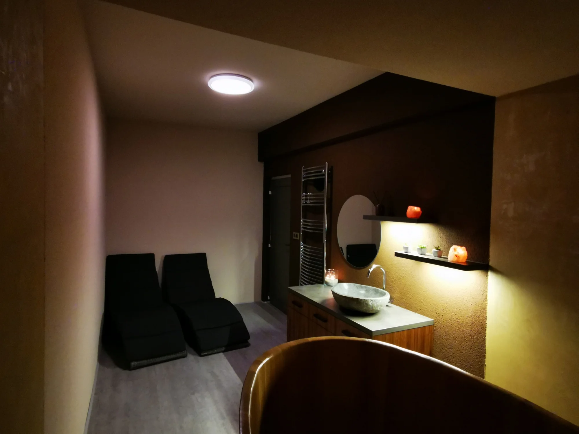 Luxusní wellness na Hluboké: privátní koupel v růžích nebo pivní lázně pro dva