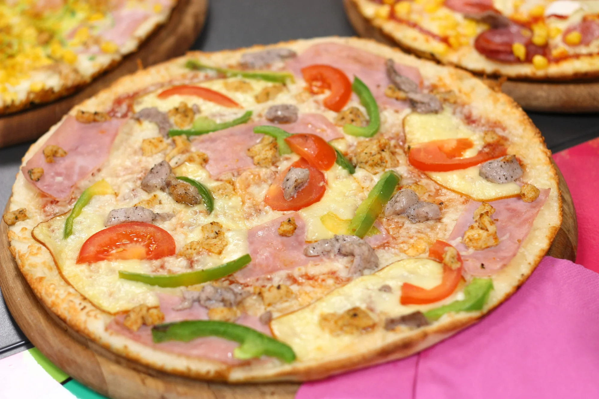 1, 2 nebo 4 Chacharovy pizzy o průměru 32 cm dle výběru z 25 druhů