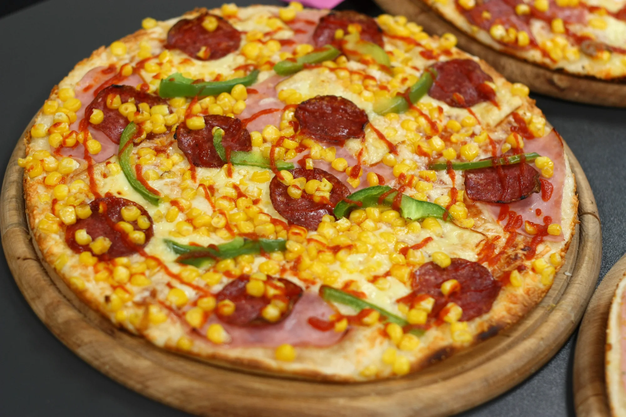 1, 2 nebo 4 Chacharovy pizzy o průměru 32 cm dle výběru z 25 druhů