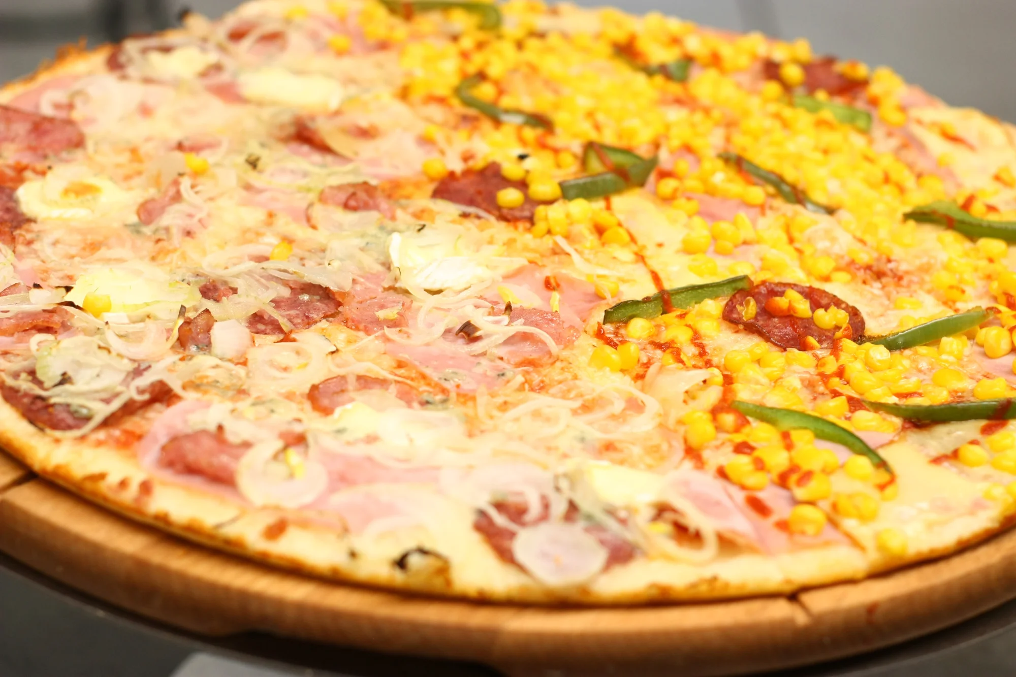 1, 2 nebo 4 Chacharovy pizzy o průměru 32 cm dle výběru z 25 druhů
