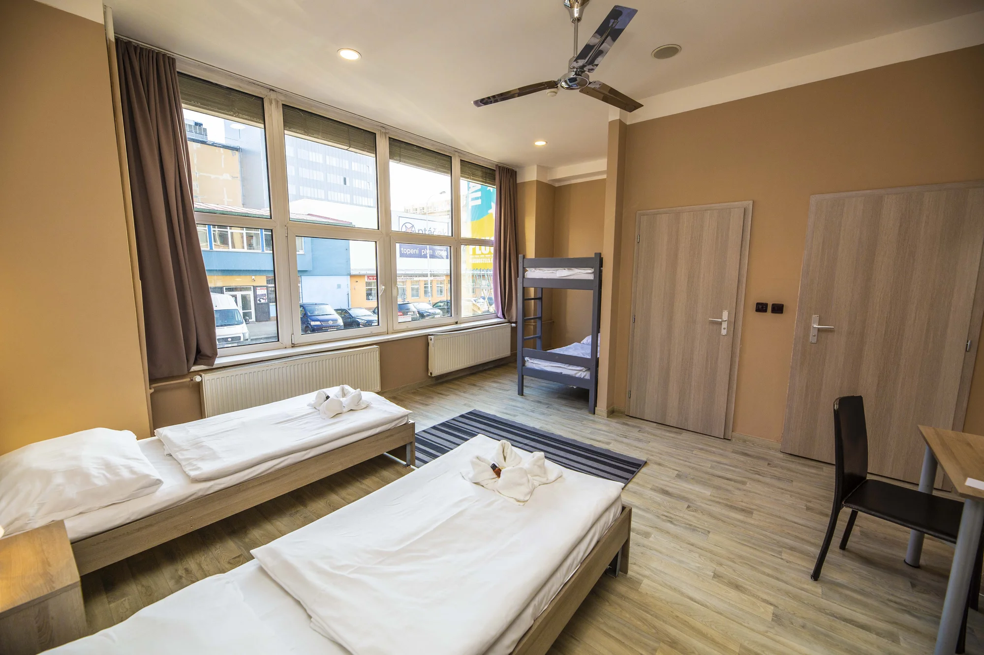 Hostel v pražských Holešovicích, vč. bufetové snídaně, bazénu a sauny