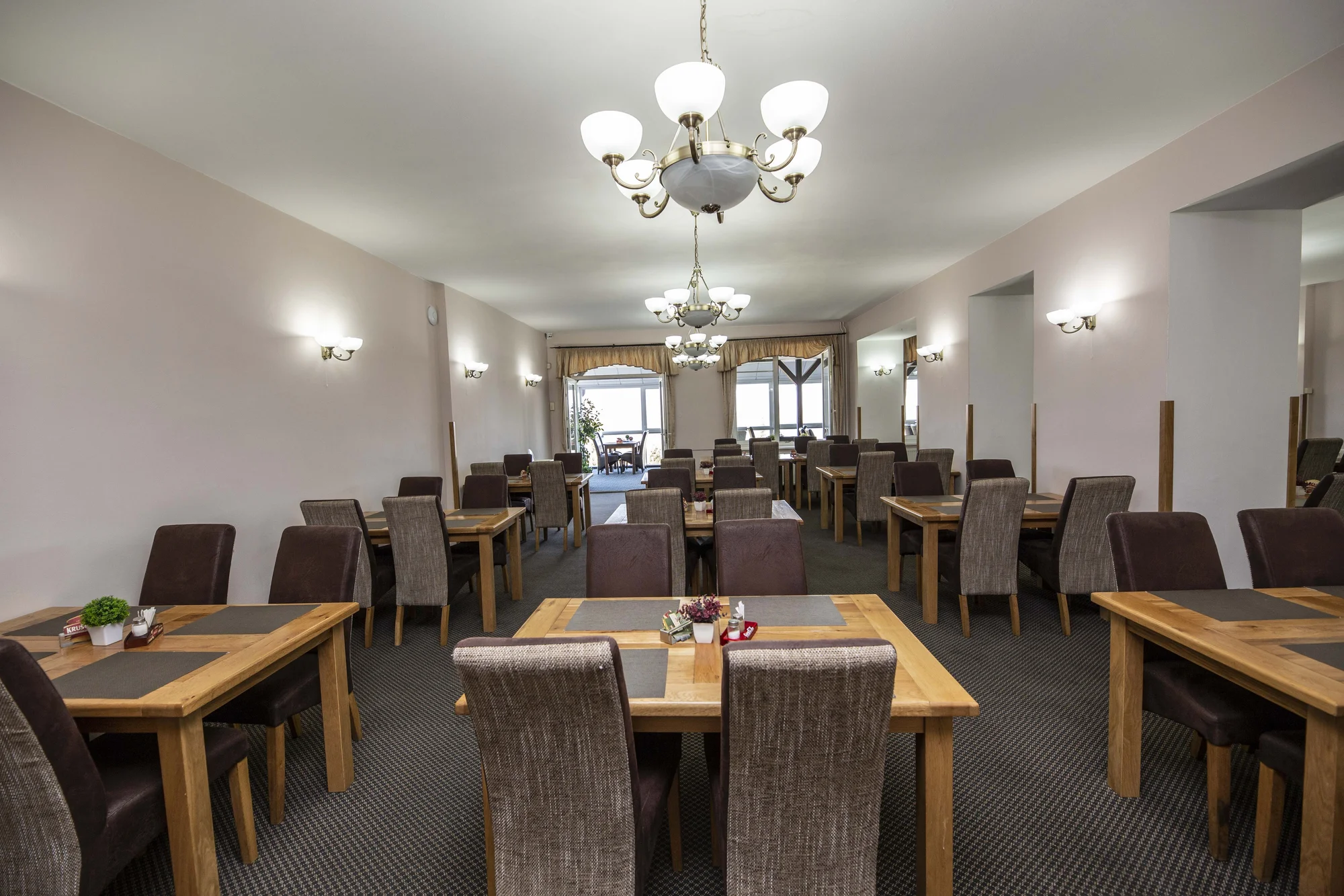 Perfektní rande: 4chodové menu a 50minutový relax ve vířivce a panoramatické sauně pro 2 osoby.