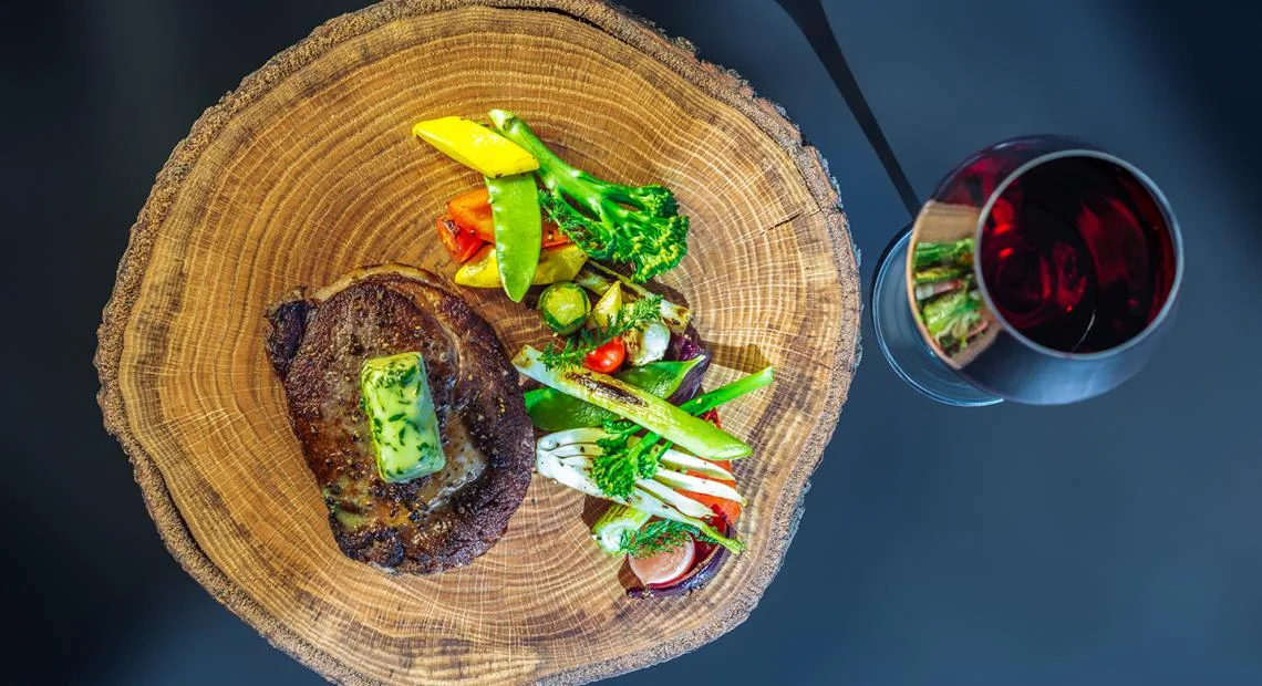 Dovolená u Baltu pro páry i rodiny: moderní resort s wellness, bazénem a jídlem, 5 min. od pláže