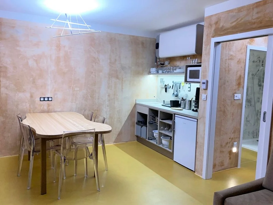 Krásné apartmány uprostřed Hrubého Jeseníku: kuchyňka i krytá terasa