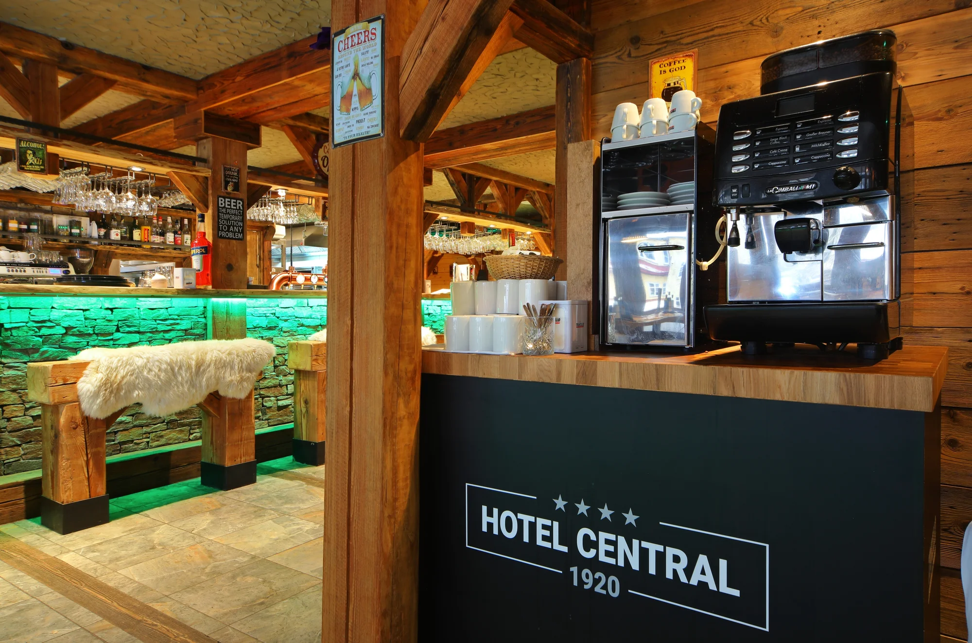 Pobyt v historickém hotelu v centru Špindlerova Mlýna se snídaní či polopenzí
