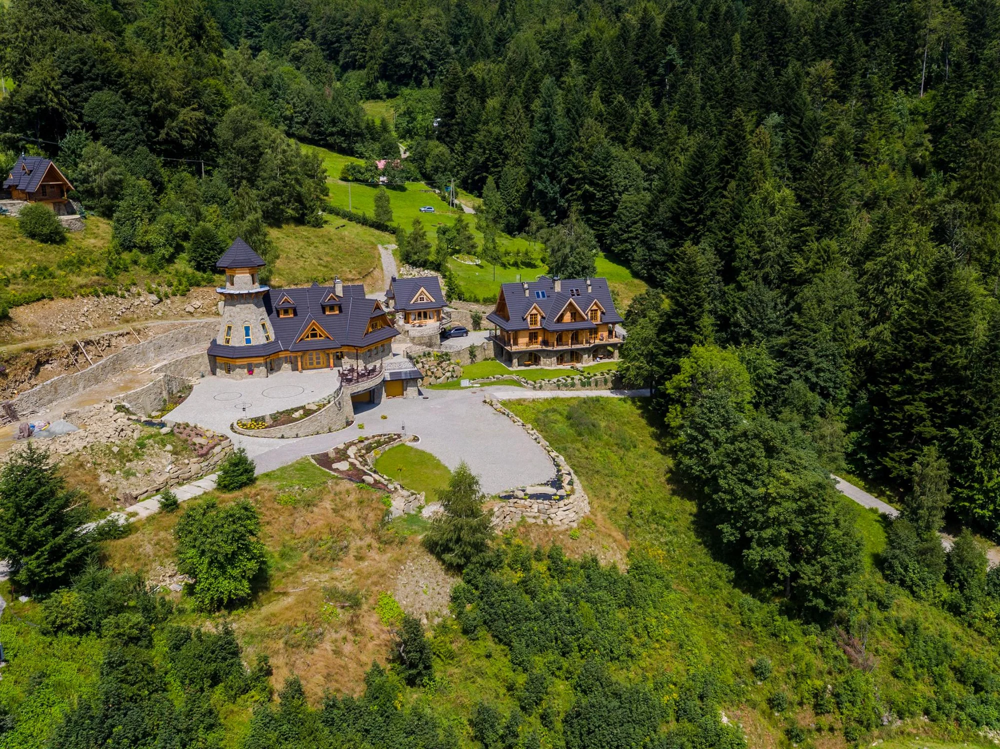 5* resort v polských Beskydech: pobyt až pro 6 osob s jídlem, bazénem, vířivkou i saunou, akce 2 děti zdarma