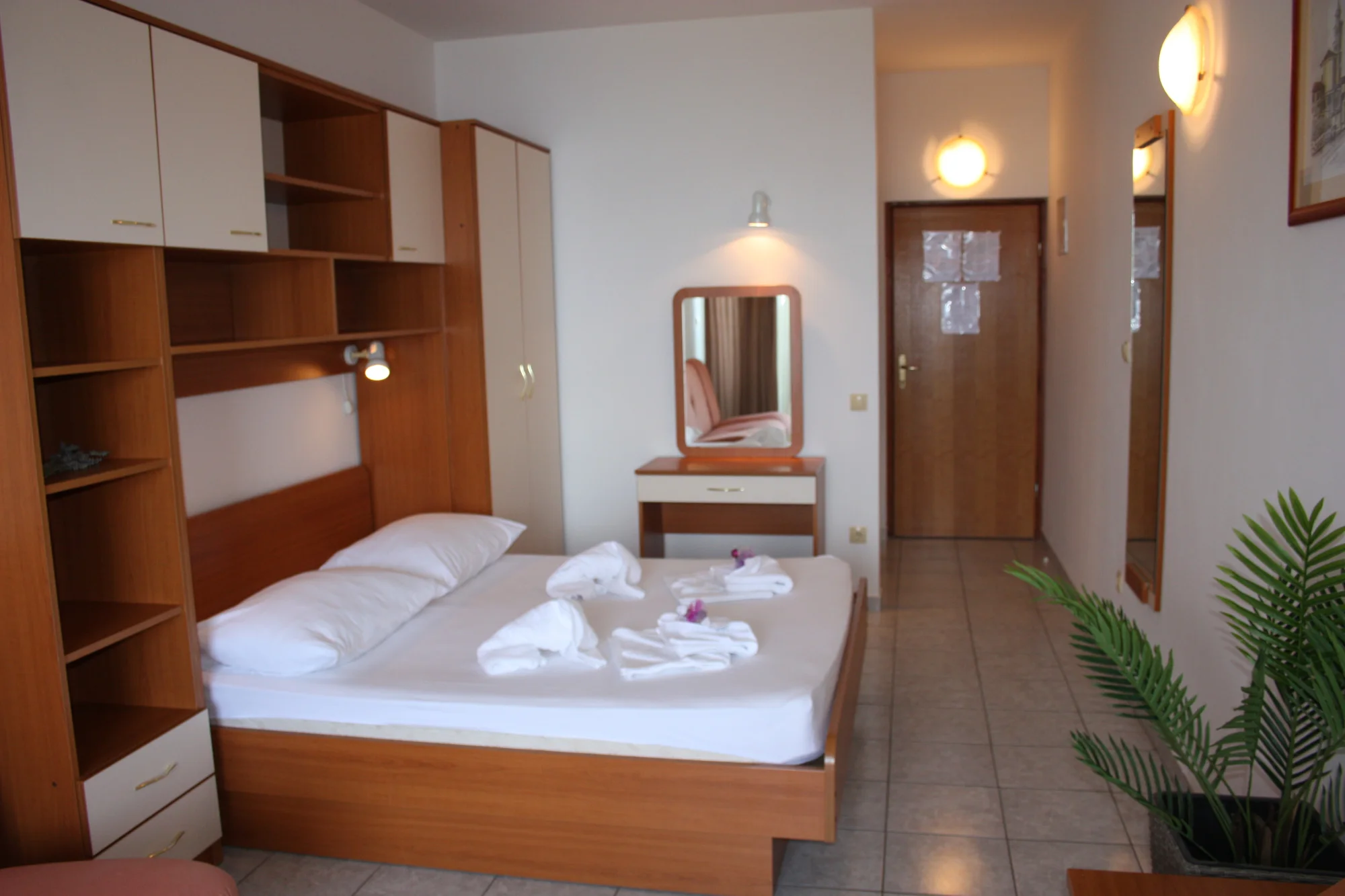 Dovolená u Omiše pro rodinu či pár: až 7 nocí v pokoji či apartmánu s balkonem, 120 m od pláže