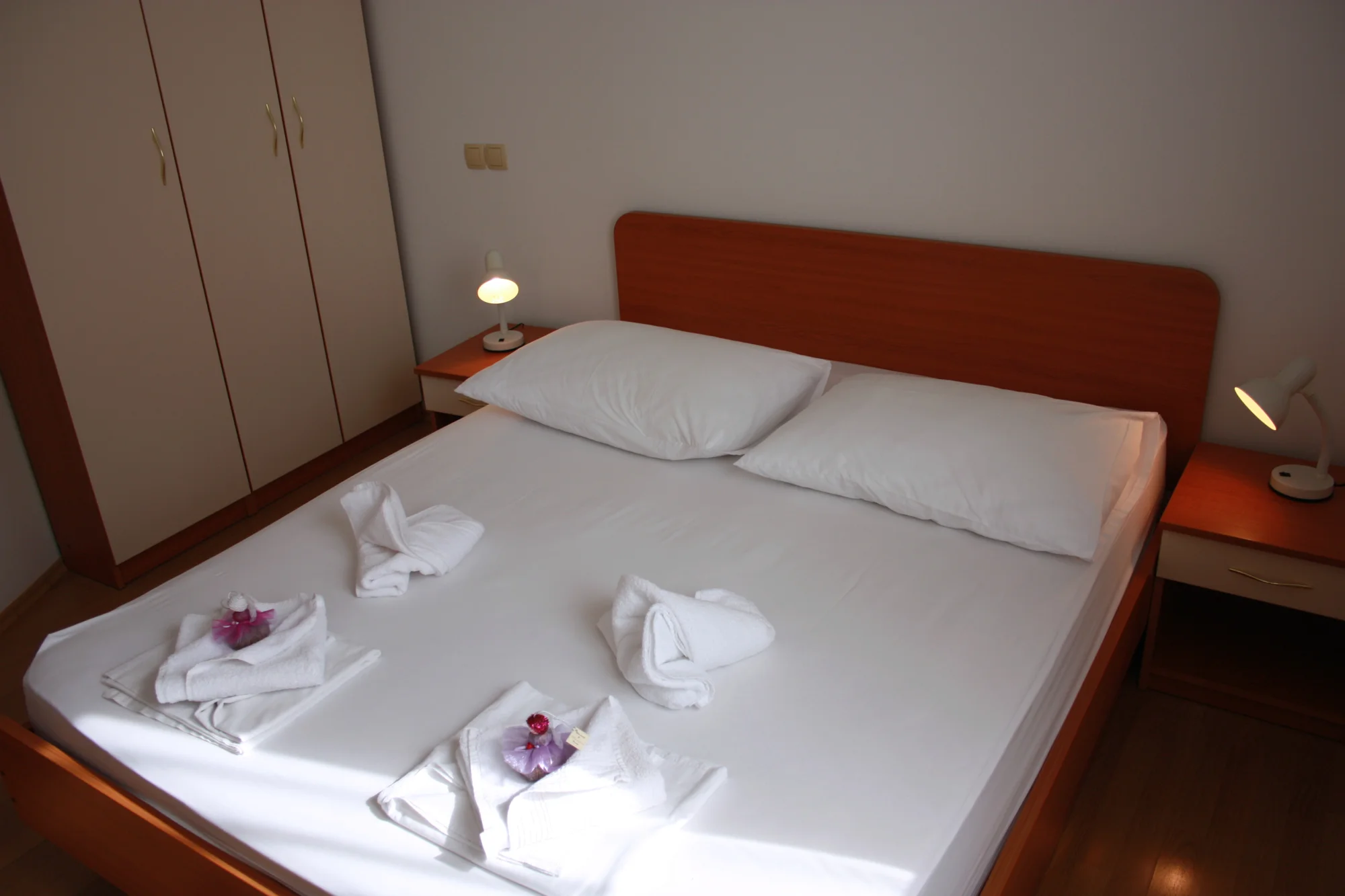 Dovolená u Omiše pro rodinu či pár: až 7 nocí v pokoji či apartmánu s balkonem, 120 m od pláže