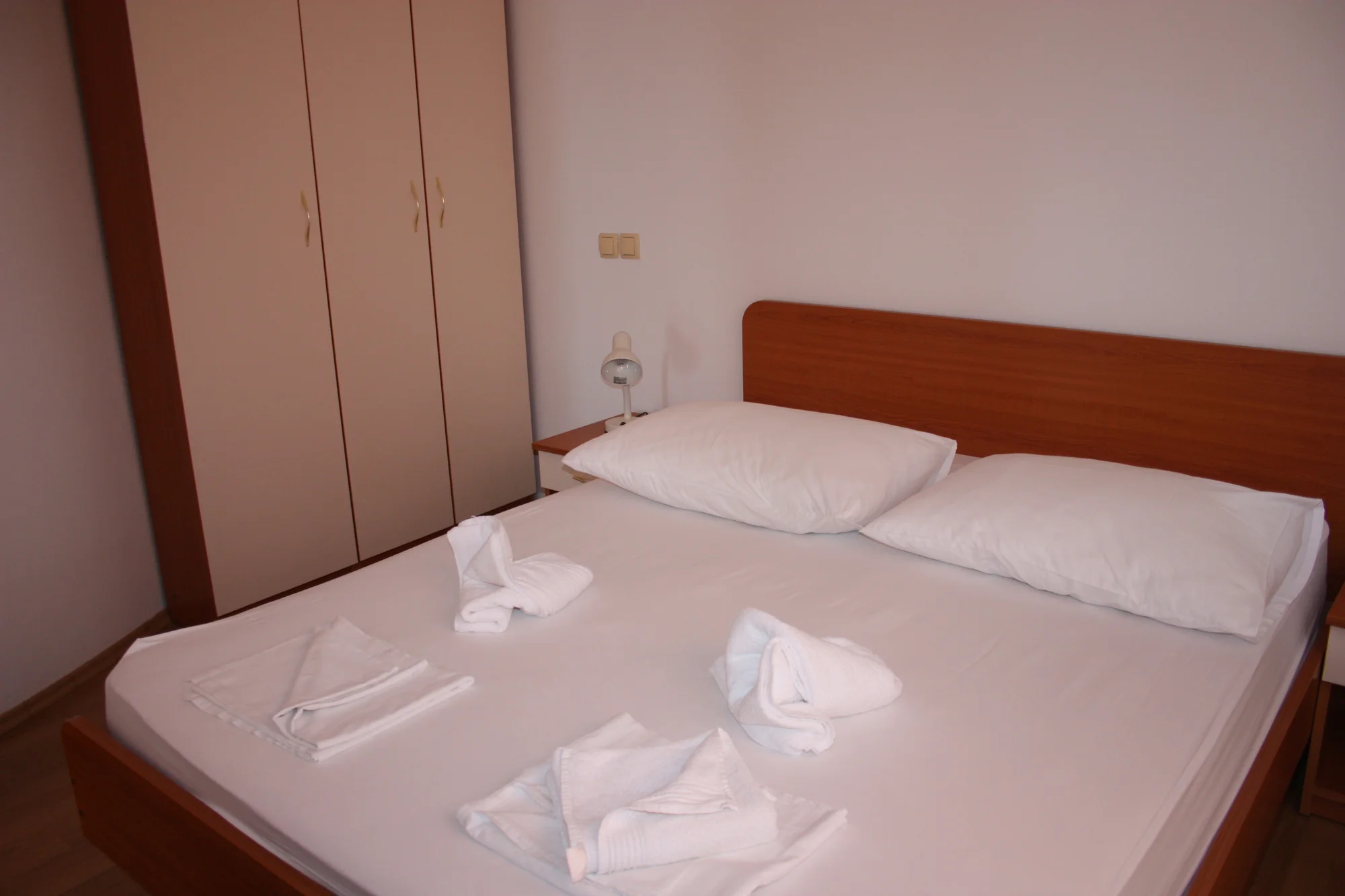 Dovolená u Omiše pro rodinu či pár: až 7 nocí v pokoji či apartmánu s balkonem, 120 m od pláže