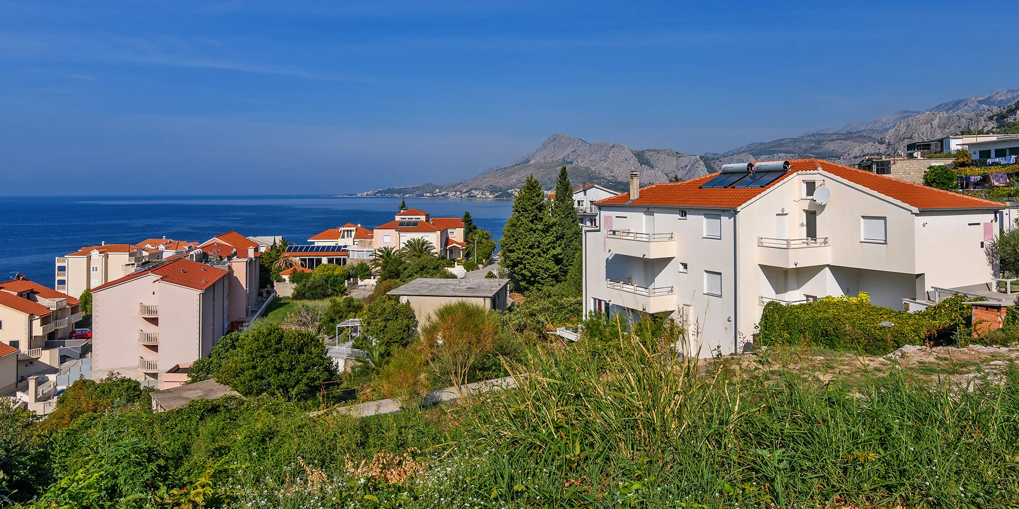 Dovolená u Omiše pro rodinu či pár: až 7 nocí v pokoji či apartmánu s balkonem, 120 m od pláže