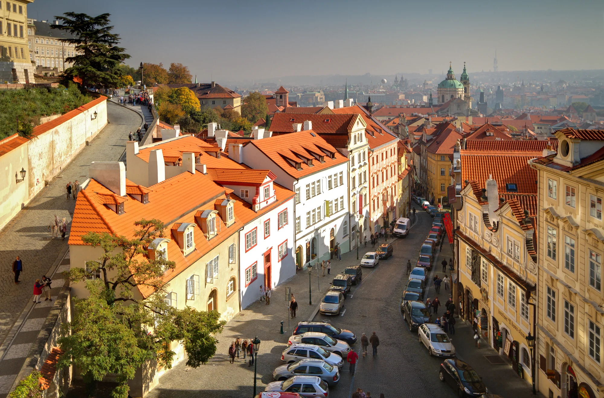 Pobyt na Malé Straně přímo pod Pražským hradem: moderní pokoje v historické budově a snídaně