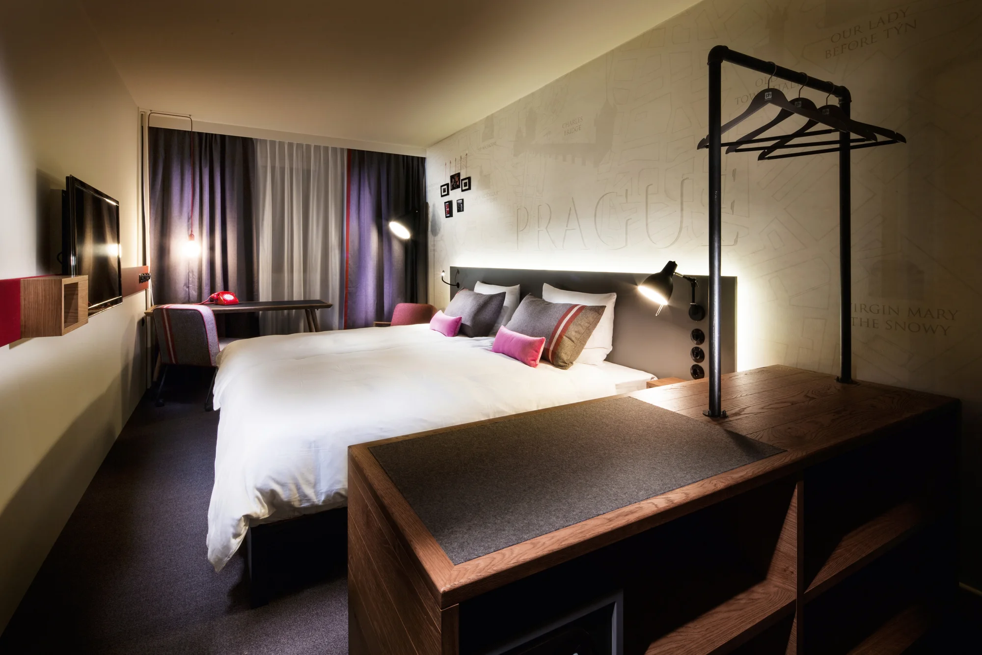 Pobyt v Praze: moderní hotel v Karlíně se snídaní, blízko metra i tramvaje
