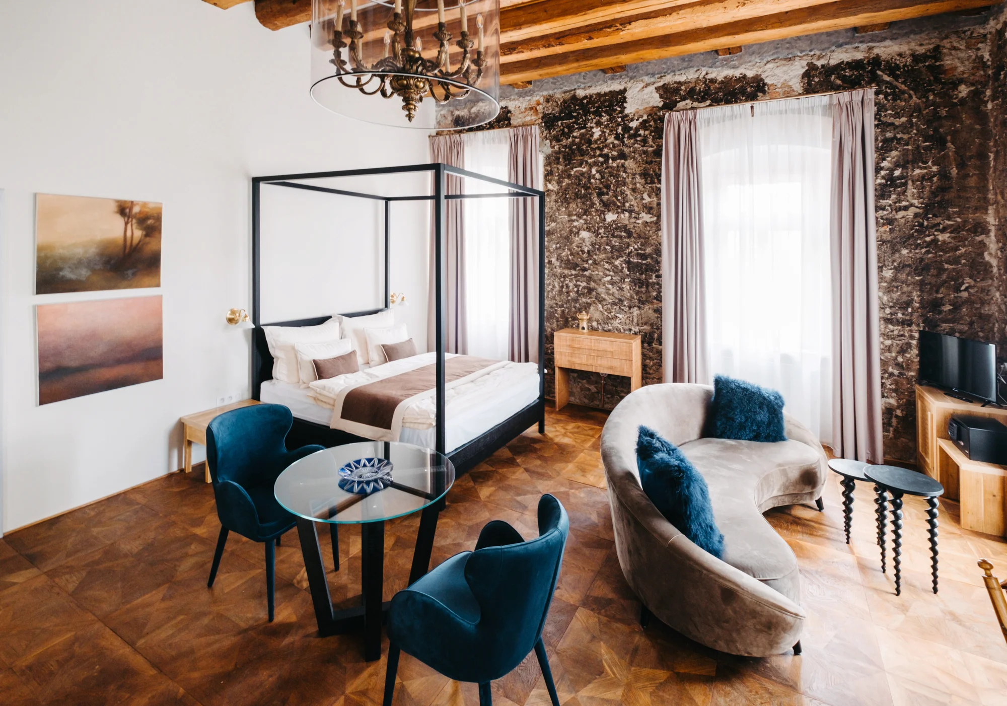 Luxusní hotel jen kousek od Prahy: pokoj či apartmá se snídaní