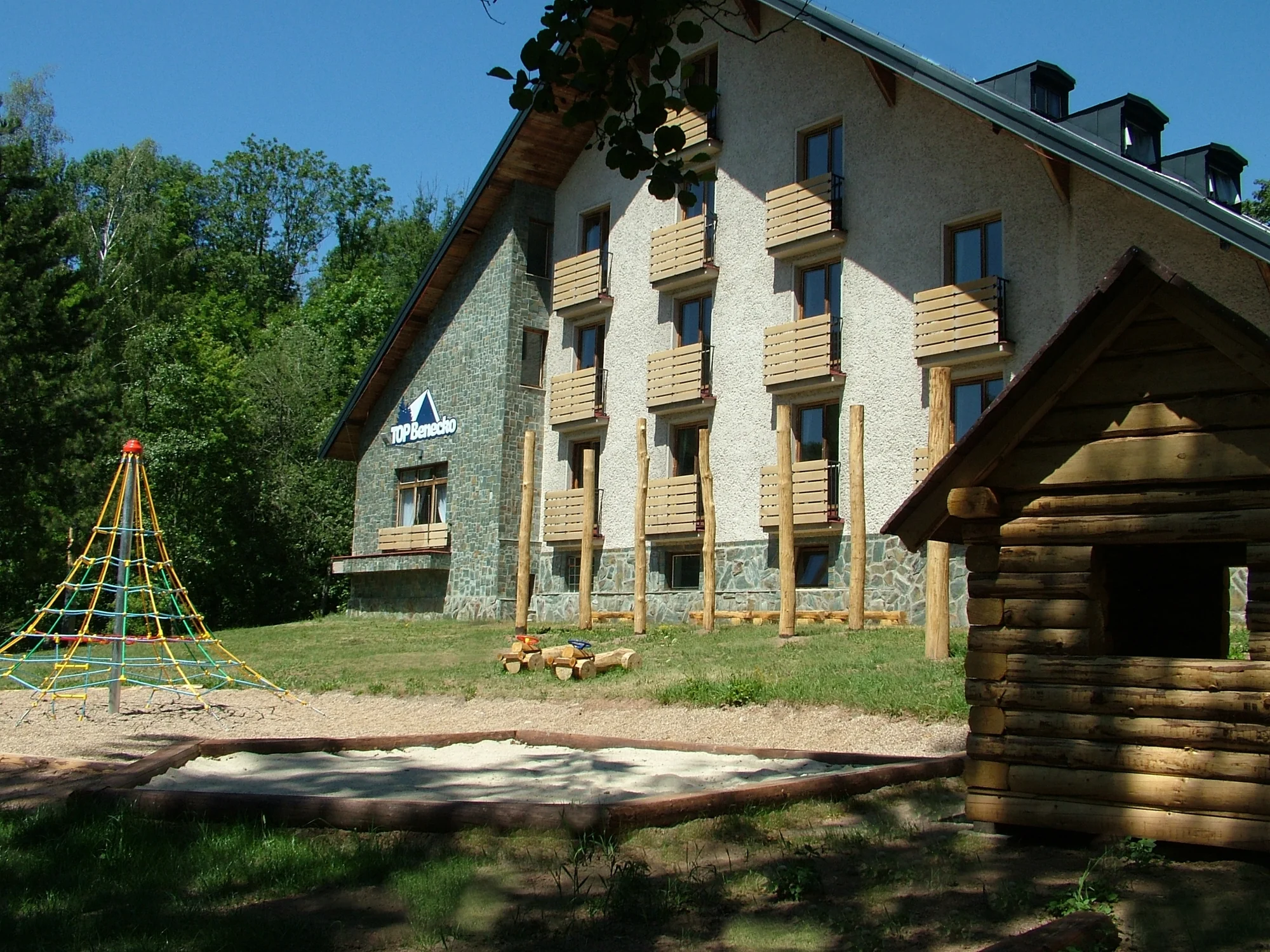 Pobyt v Krkonoších se snídaní: privátní wellness nebo animační program pro děti