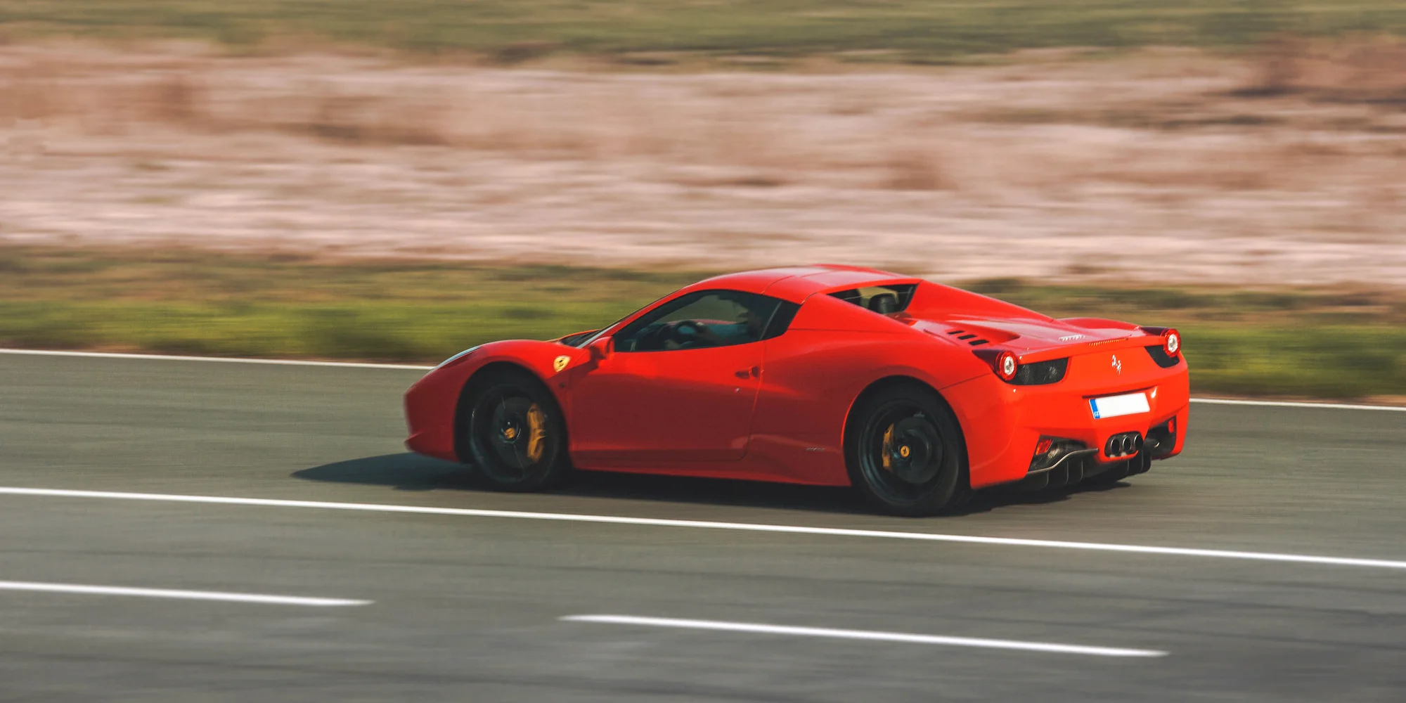 Jízda ve Ferrari, Lamborghini, Porsche, Chevroletu, Nissanu i speed taxi a na závodním simulátoru ve virtuální realitě