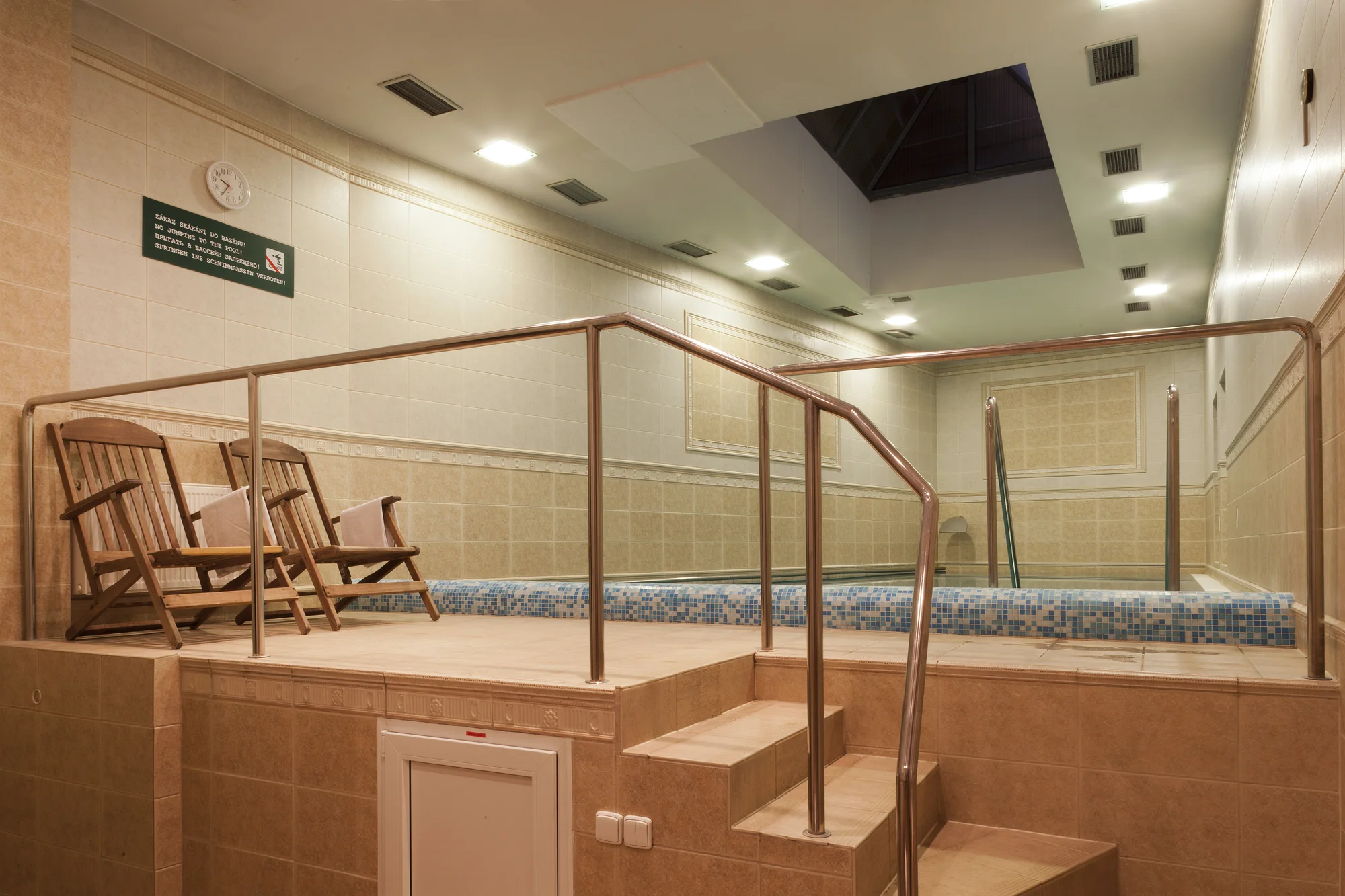 4* pobyt v Karlových Varech: snídaně či polopenze, bazén a sauna i procedury