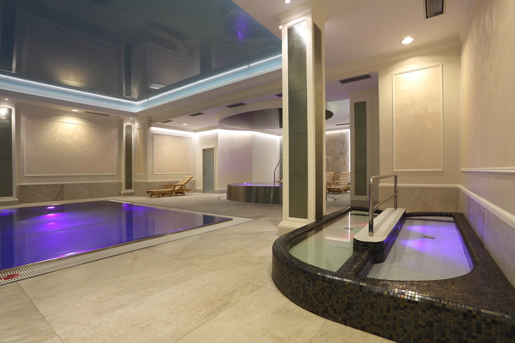 4* relax v Karlových Varech: bazénové a wellness centrum, lázeňské procedury, snídaně či polopenze