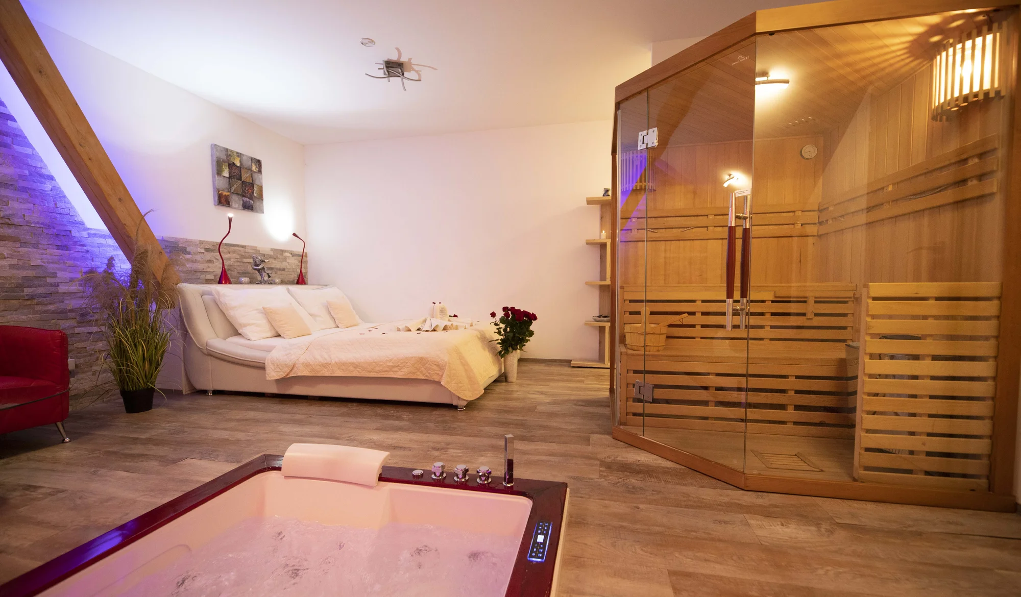 Privátní wellness pro dva: 120 minut s romantickým balíčkem