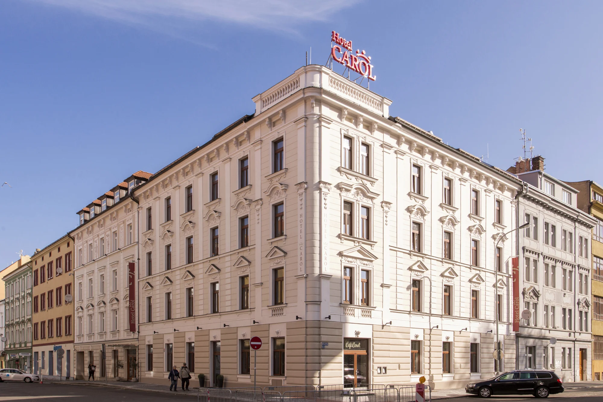 Ubytování se snídaněmi v elegantním hotelu pár kroků od O2 areny