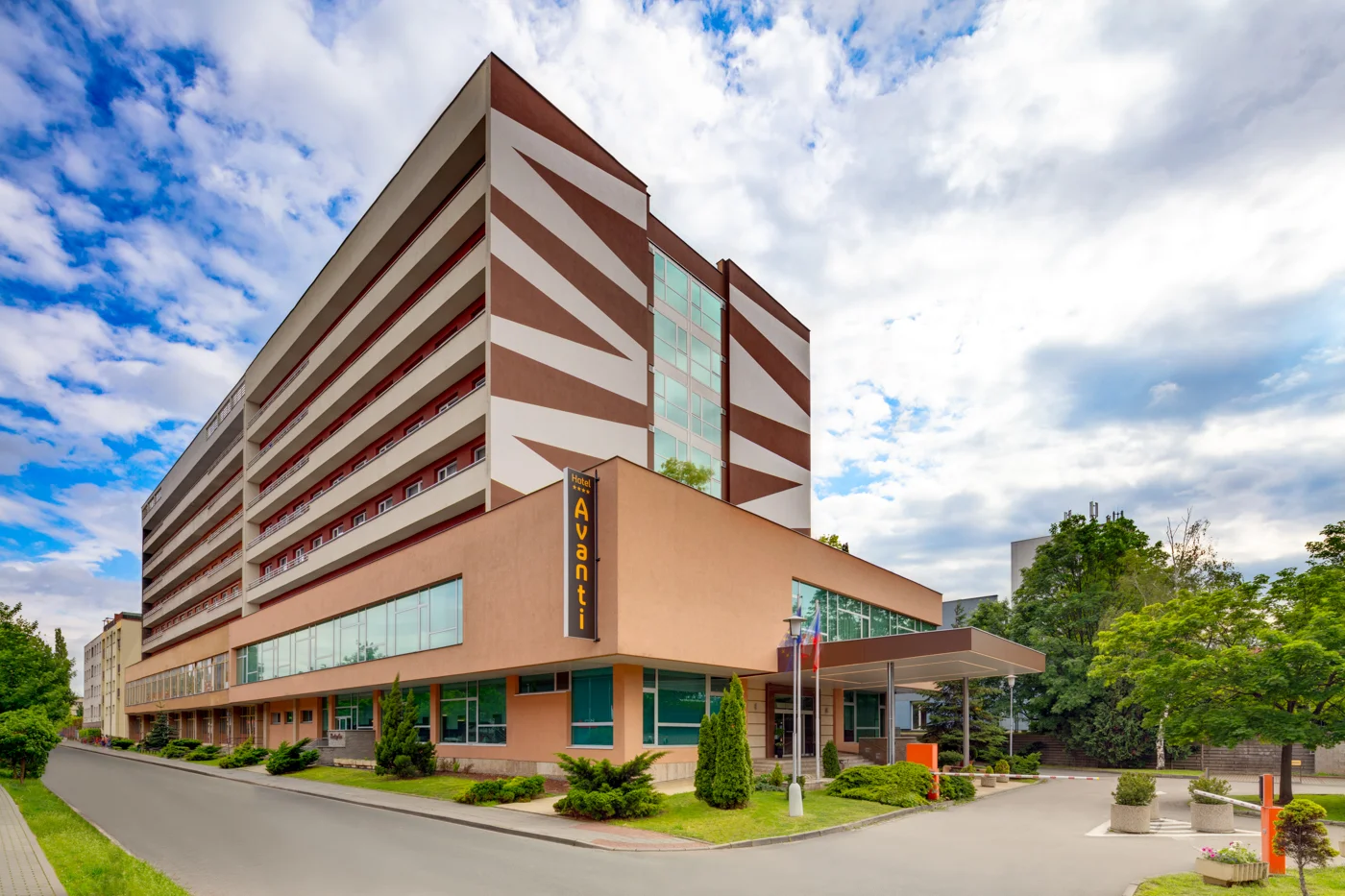 Sami nebo v páru či s rodinou do Brna: hotel se střešním wellness, snídaně i večeře