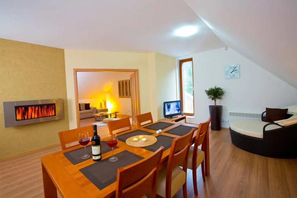 Útulné horské apartmány až pro 8 lidí v srdci Krkonoš: posezení u táboráku i výlety do okolí