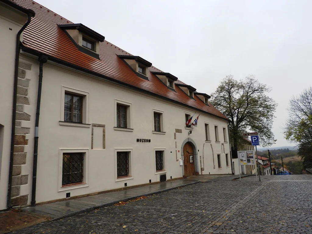 Vstup pro rodinu do Regionálního muzea i štoly Halíře v Jílovém u Prahy