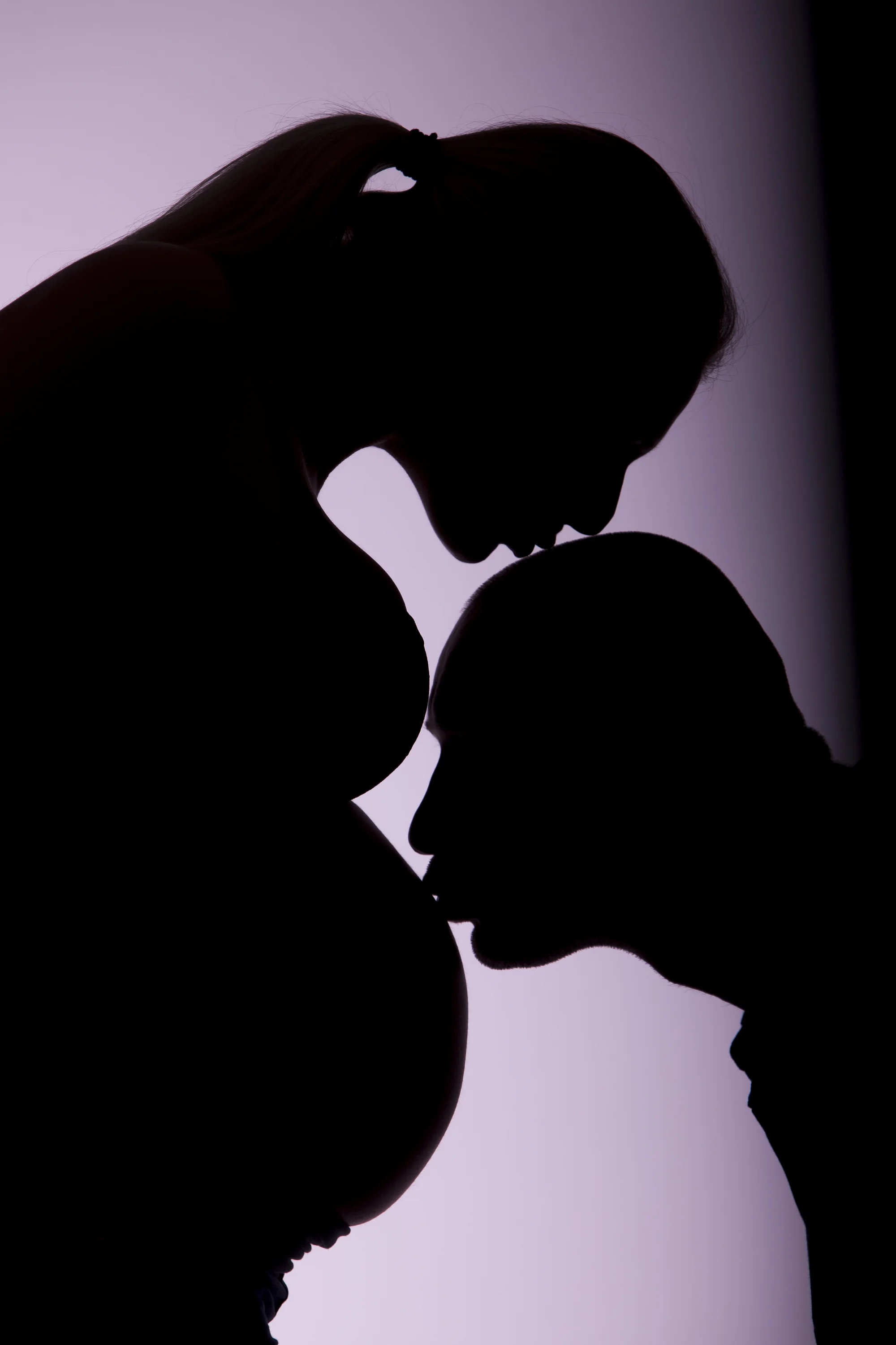 Decentní a kouzelné ženské akty nebo těhotenské focení v ateliéru