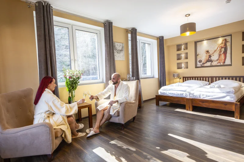 Pivovarský hotel v Beskydech: lesní lázně, pivní lázně, wellness na pokoji i 7. nebe na střeše